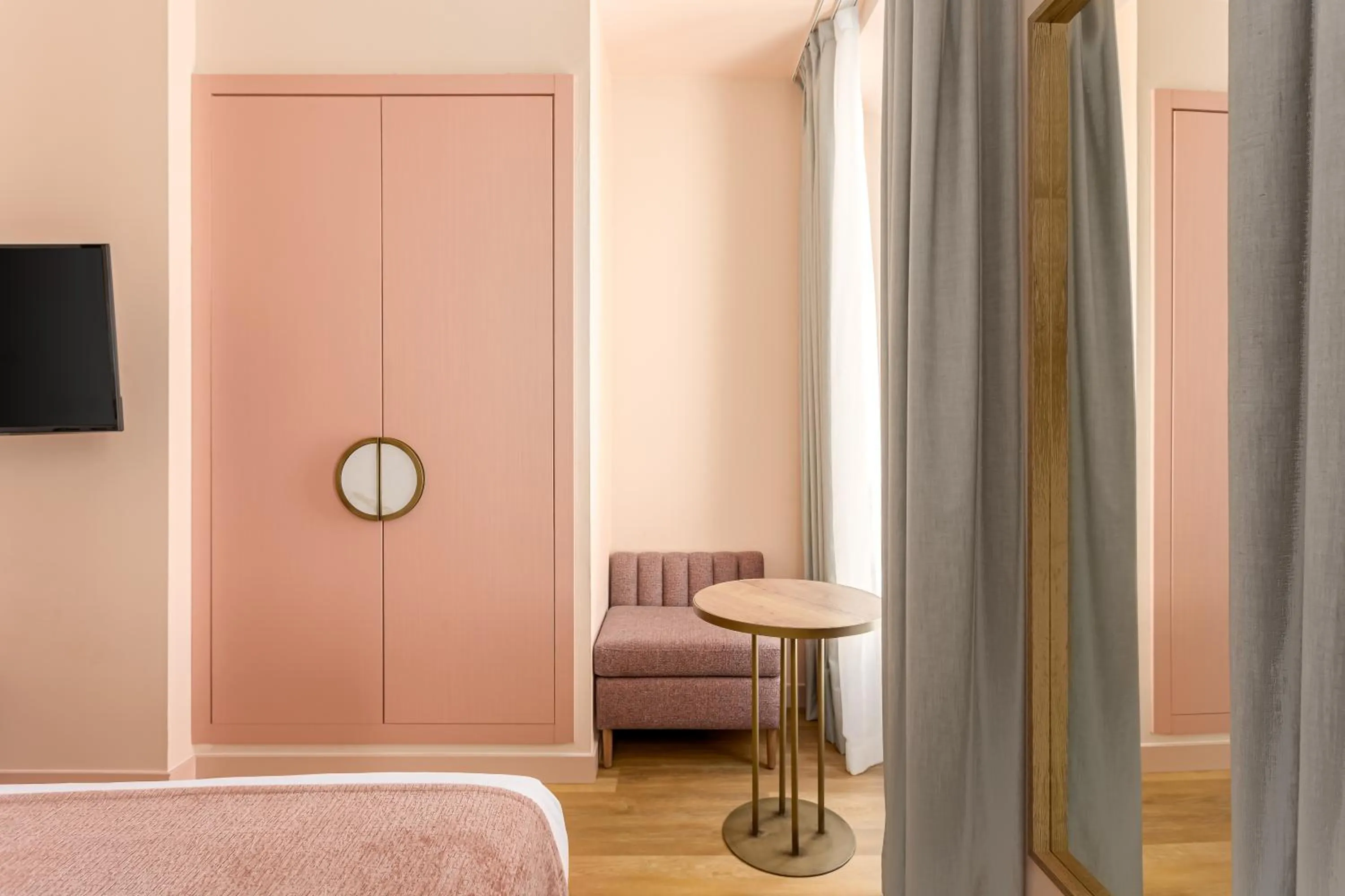 wardrobe, Bed in Room Mate Leo, Granada