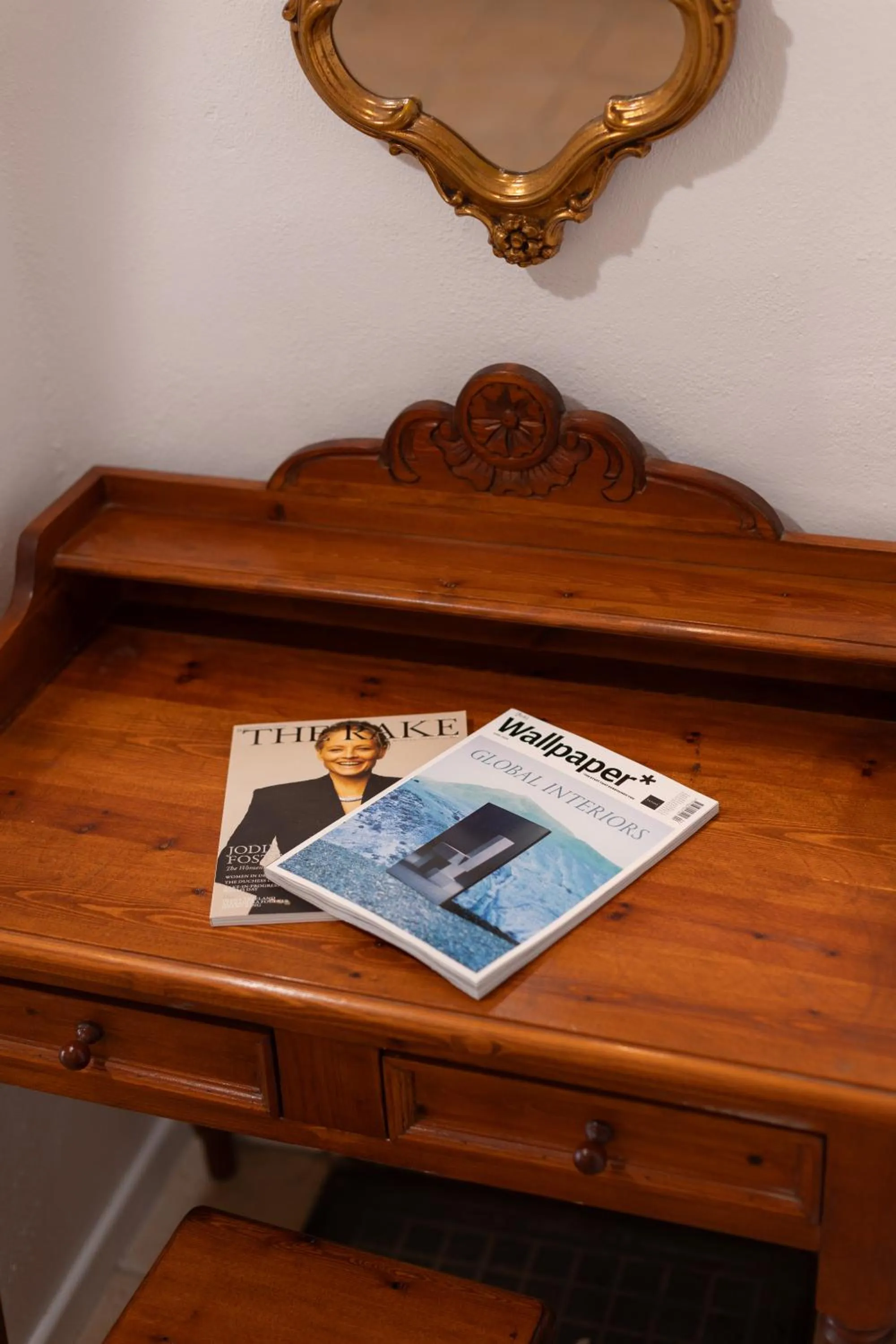 Text overlay in Nevma Suites