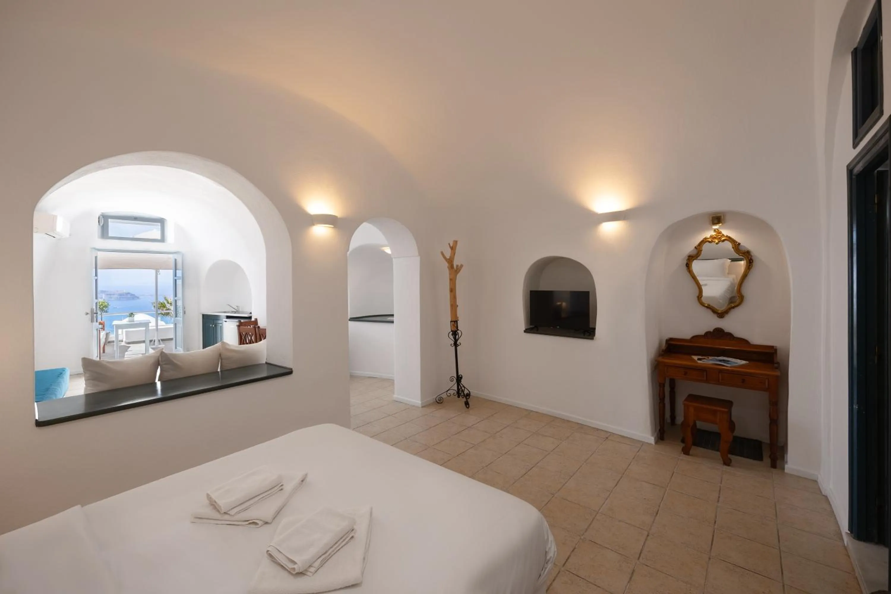 Photo of the whole room, Bed in Nevma Suites