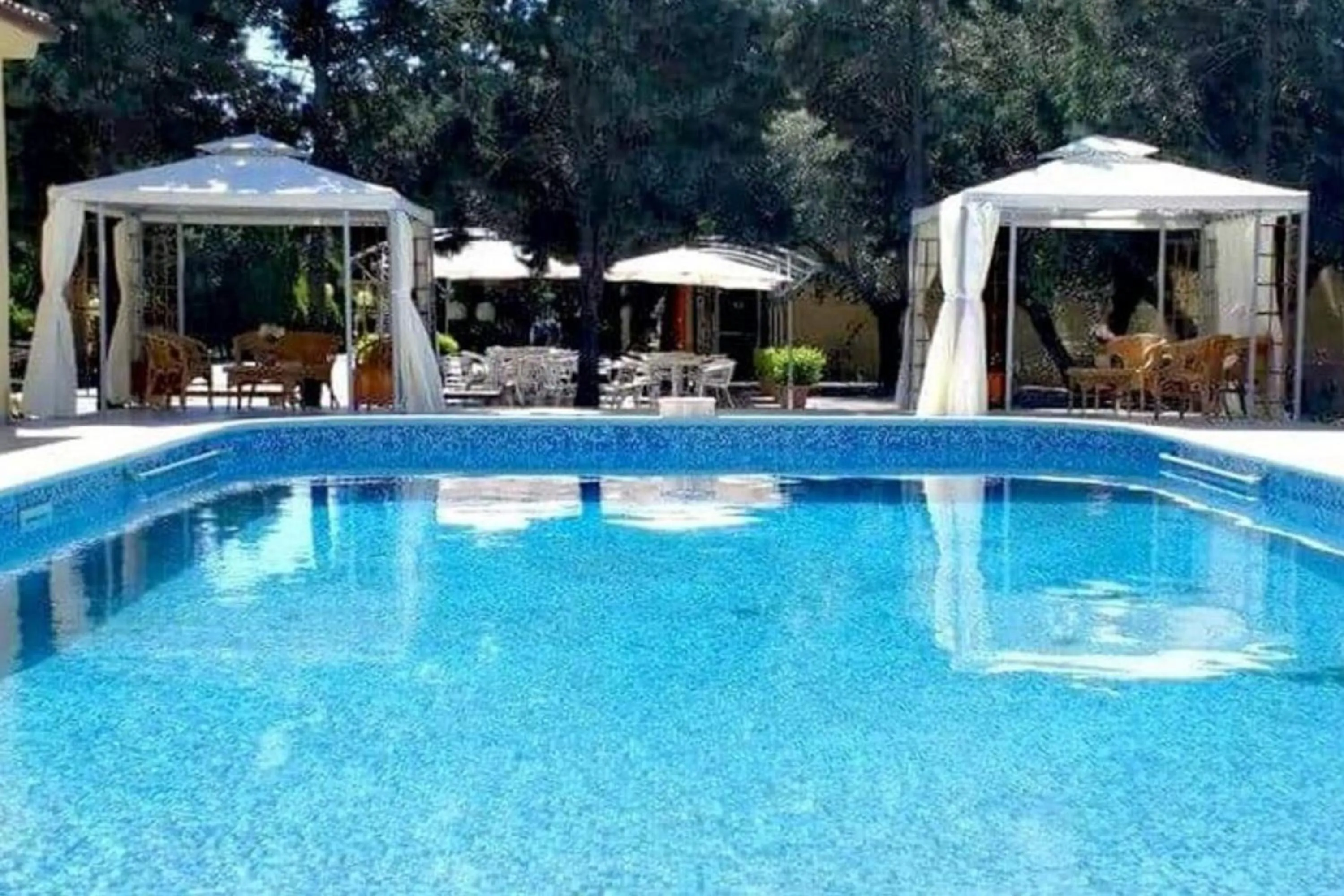 Swimming pool in Hotel Villa Costes