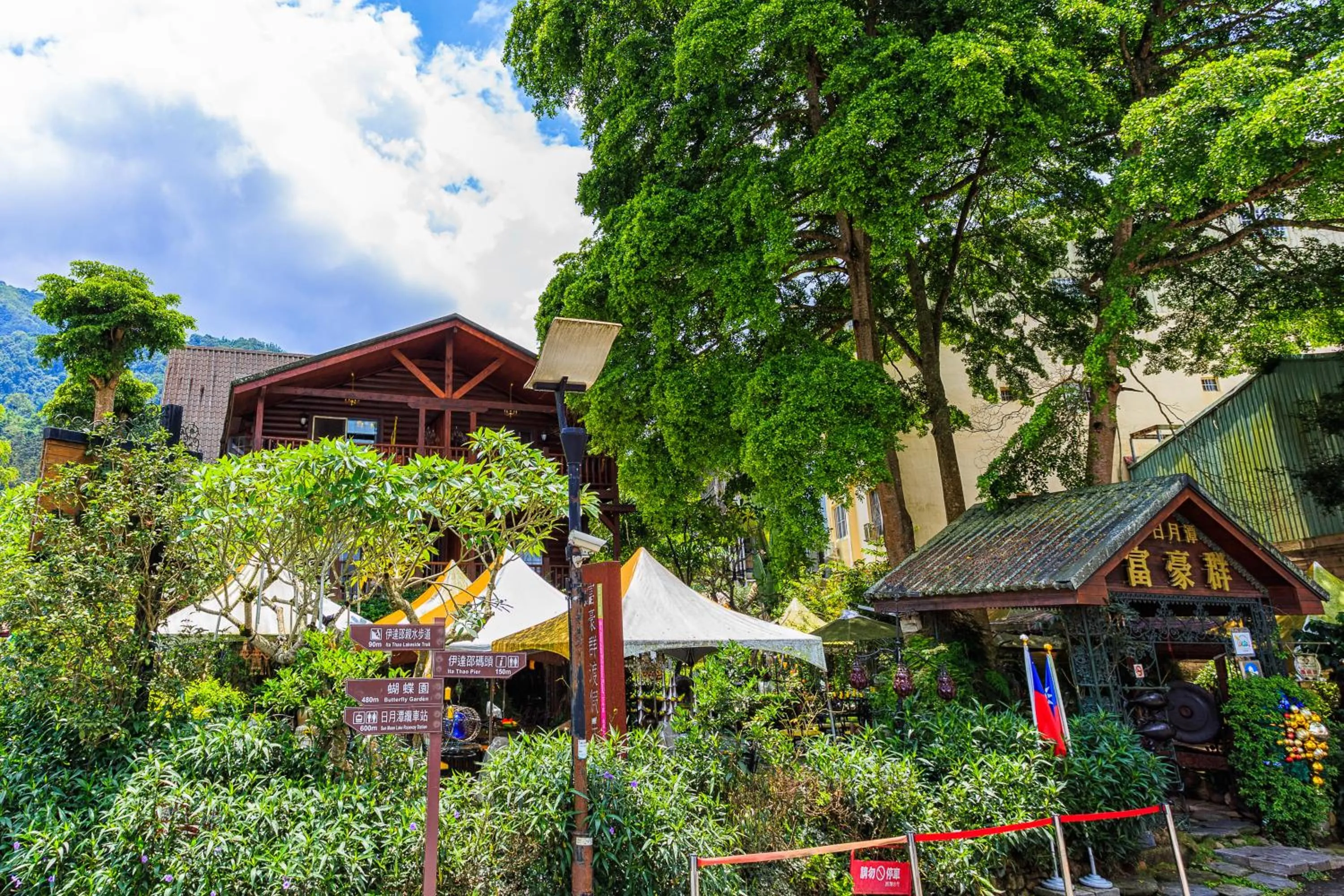 Facade/entrance in Sun Moon Lake Full House Resort