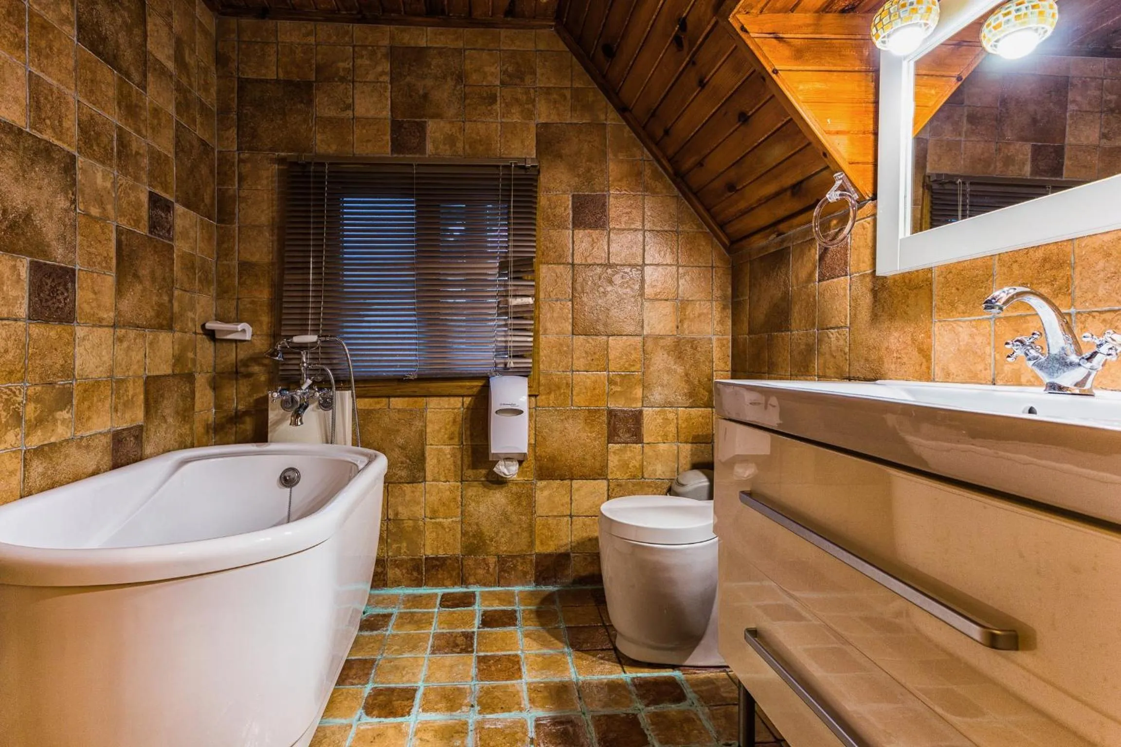 Toilet in Sun Moon Lake Full House Resort