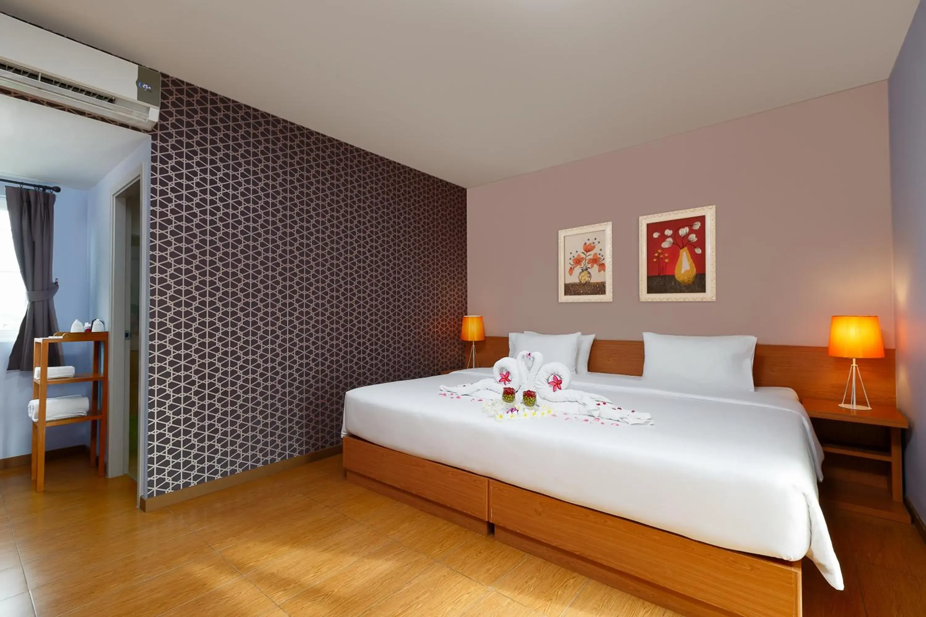 Bathroom, Bed in U Tiny Boutique Hotel Suvarnabhumi Bangkok - SHA Plus Bathroom, Bed in U Tiny Boutique Hotel Suvarnabhumi Bangkok - SHA Plus