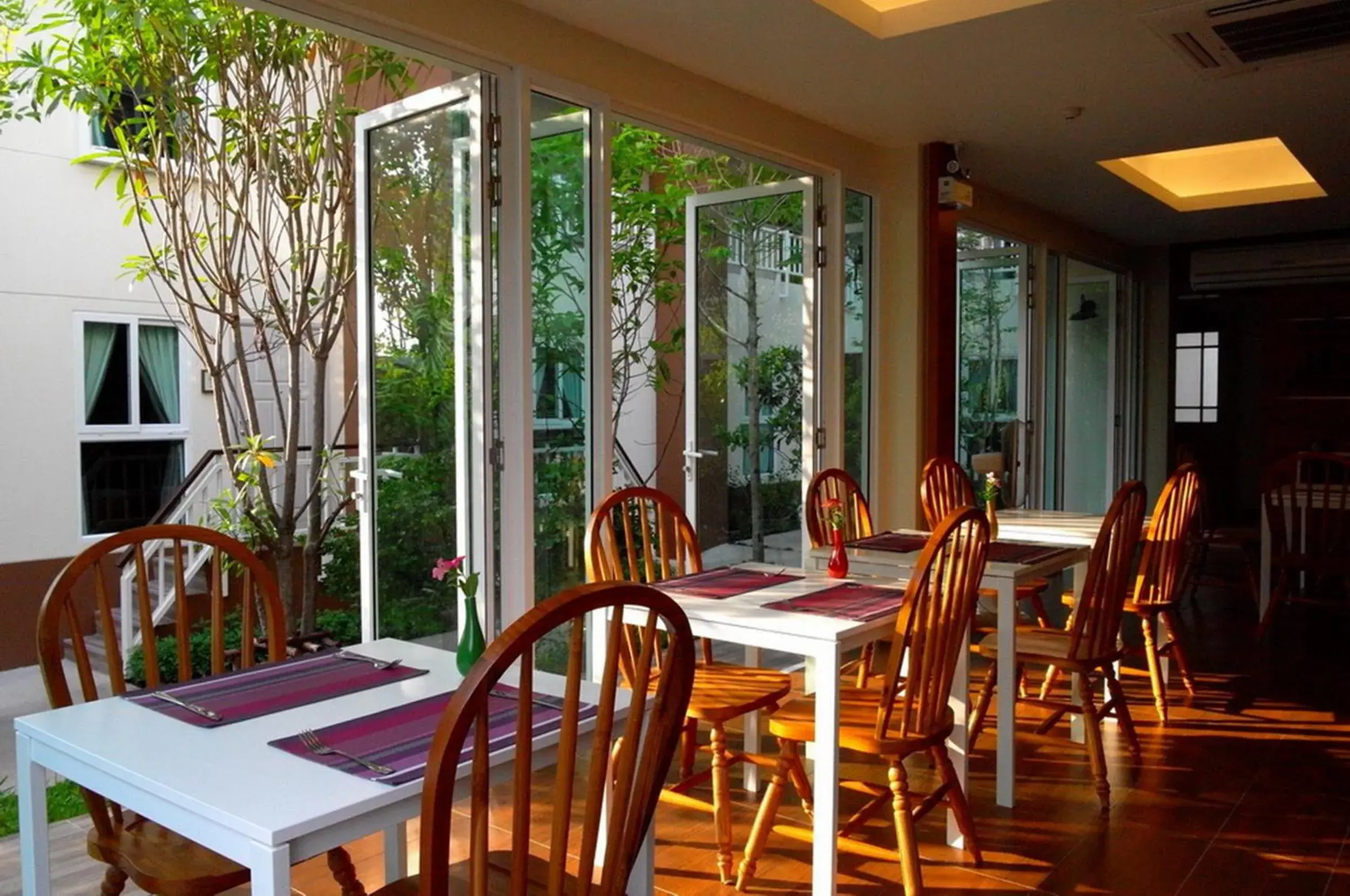 Restaurant/places to eat in U Tiny Boutique Hotel Suvarnabhumi Bangkok - SHA Plus Restaurant/places to eat in U Tiny Boutique Hotel Suvarnabhumi Bangkok - SHA Plus