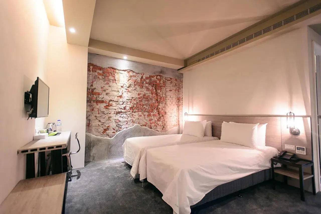 Photo of the whole room, Bed in Kiwi Express Hotel-Taichung Station II Photo of the whole room, Bed in Kiwi Express Hotel-Taichung Station II