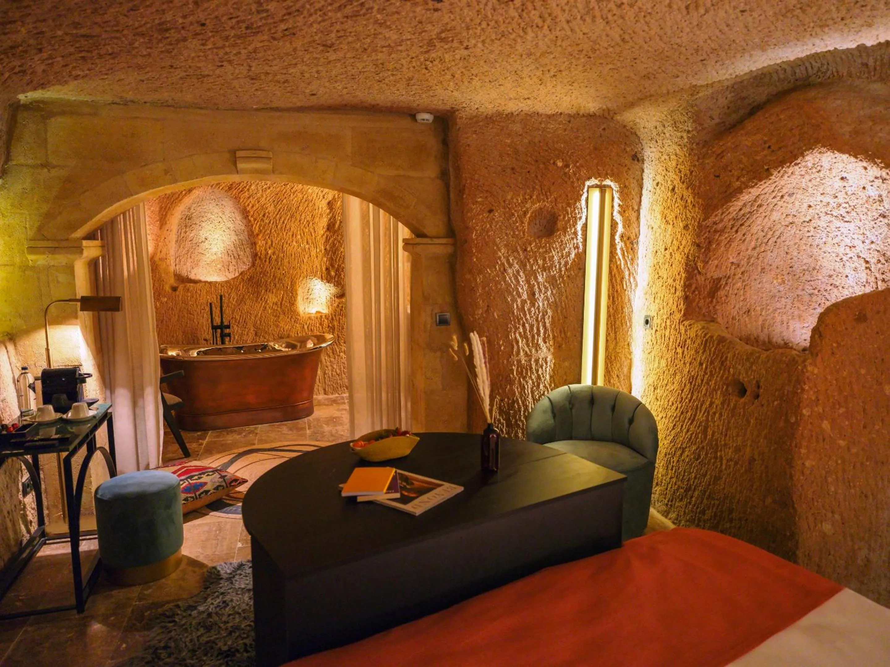 Hot Tub, Bed in Very Peri Cappadocia - The Lifestyle Luxury Design Hotel