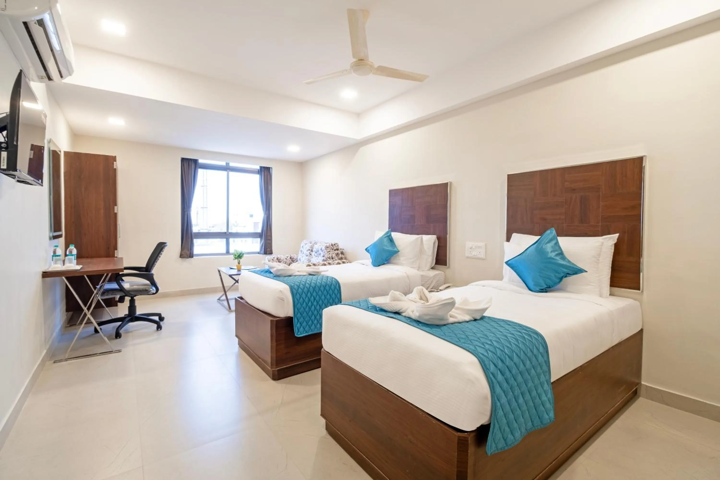 Bedroom, Bed in Monday Hotels Swarnas The Capital