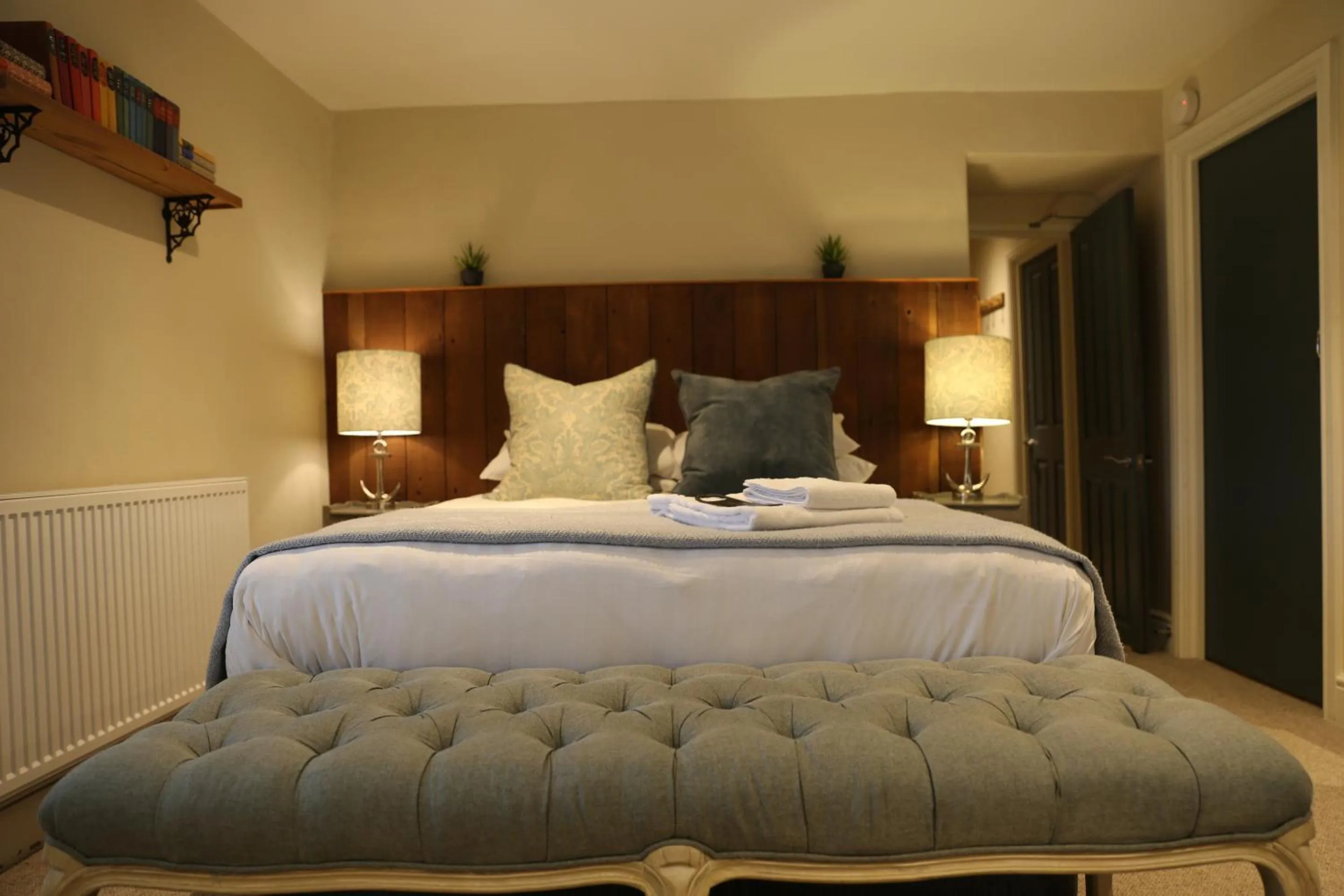 Bedroom, Bed in The Steam Packet Inn