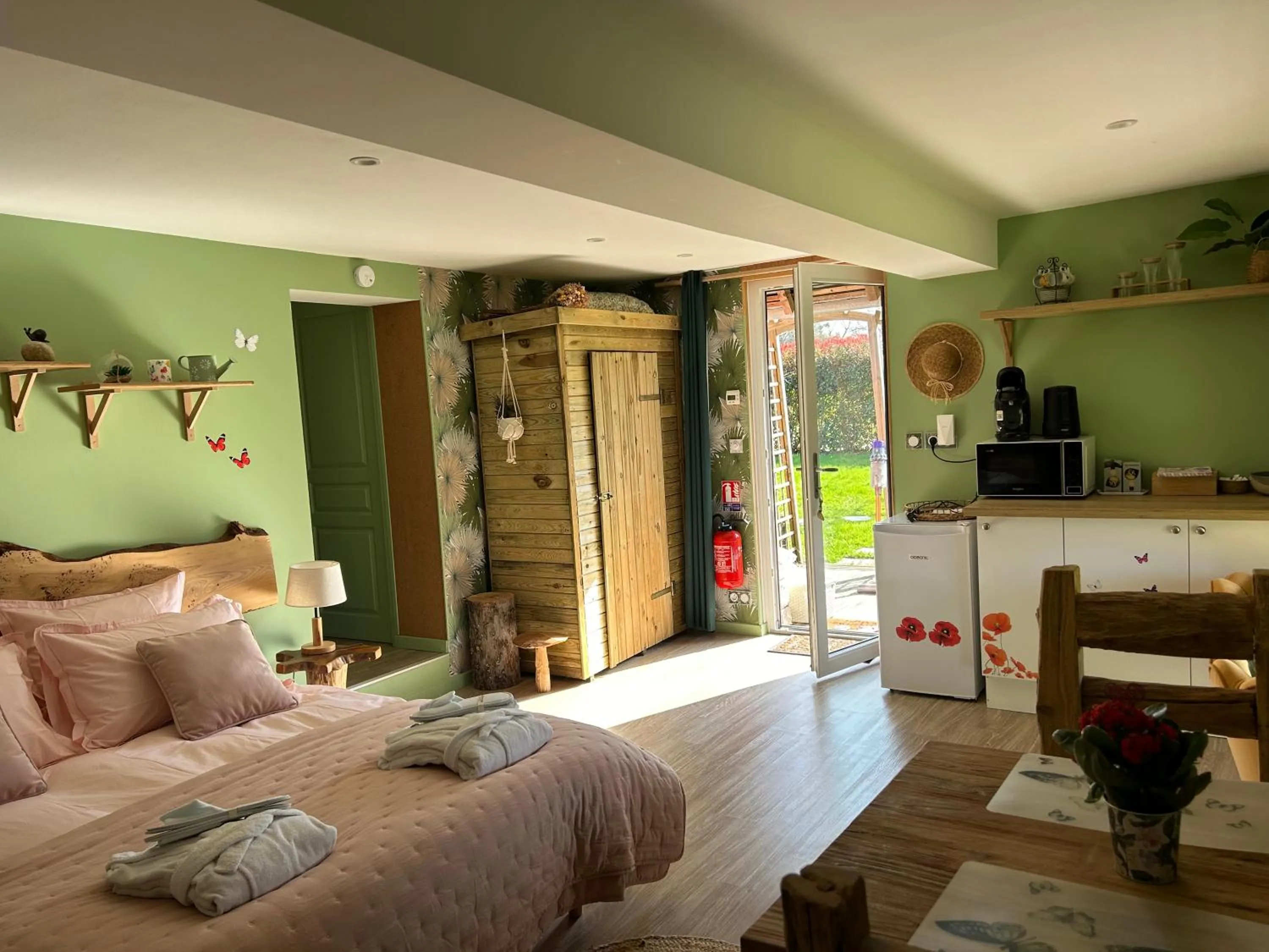 Bed in Aux murmures de la nature B&B