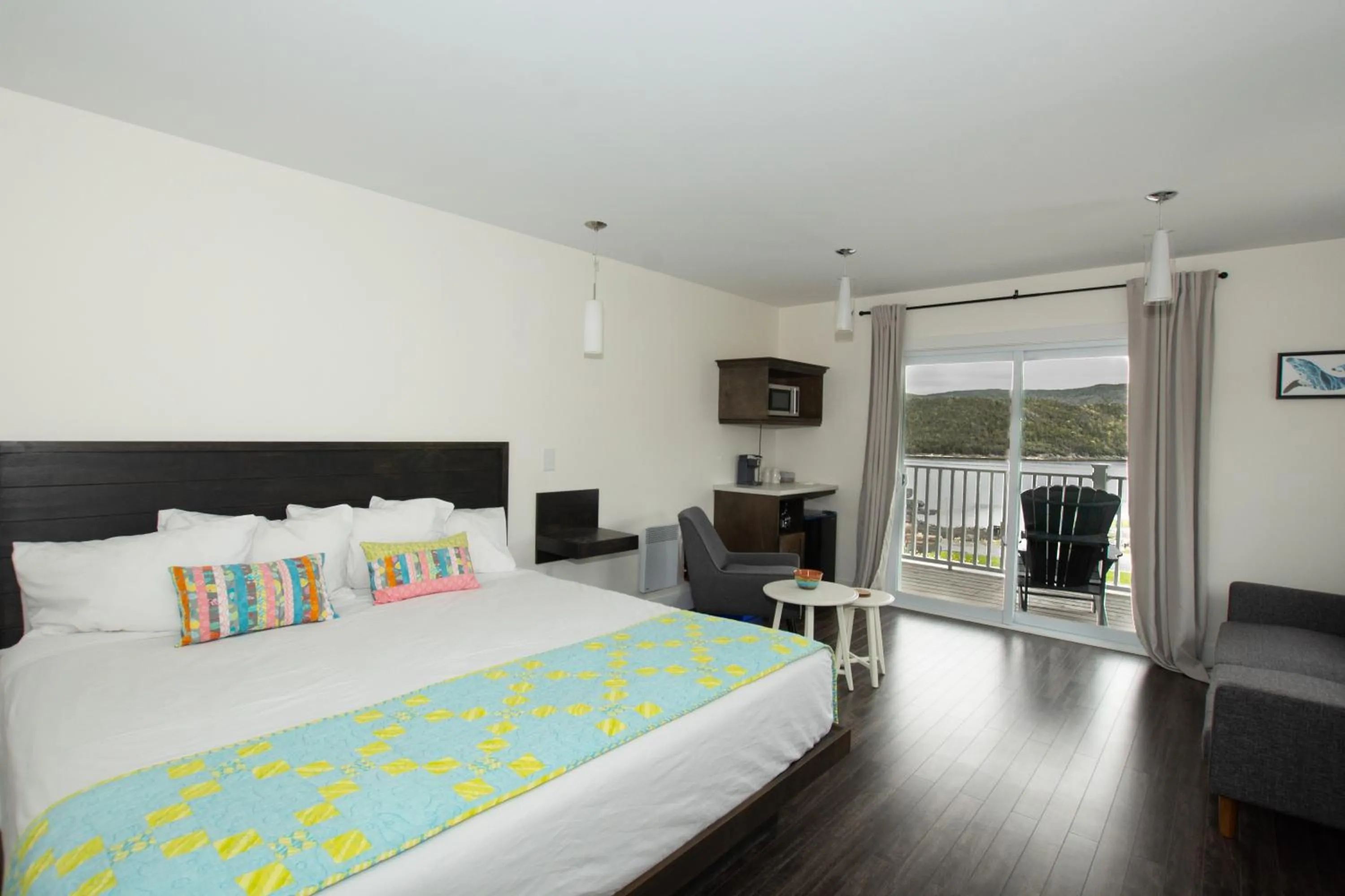 Bed in The Tides Inn