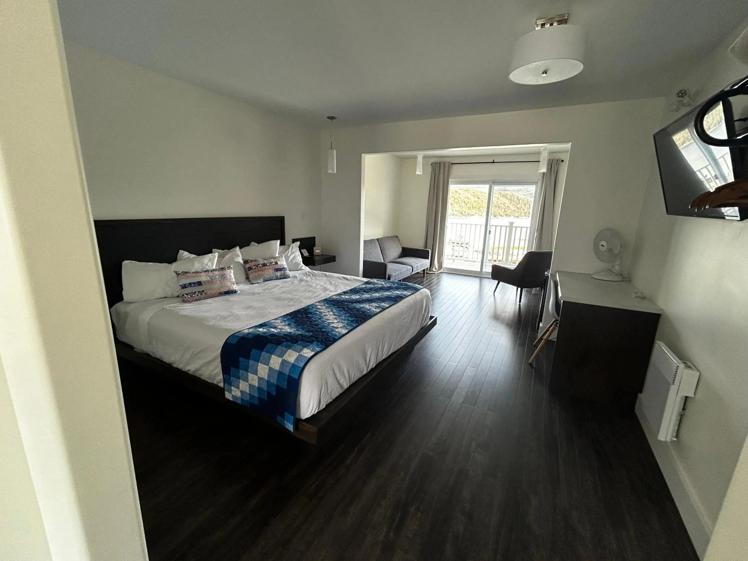 Bed in The Tides Inn