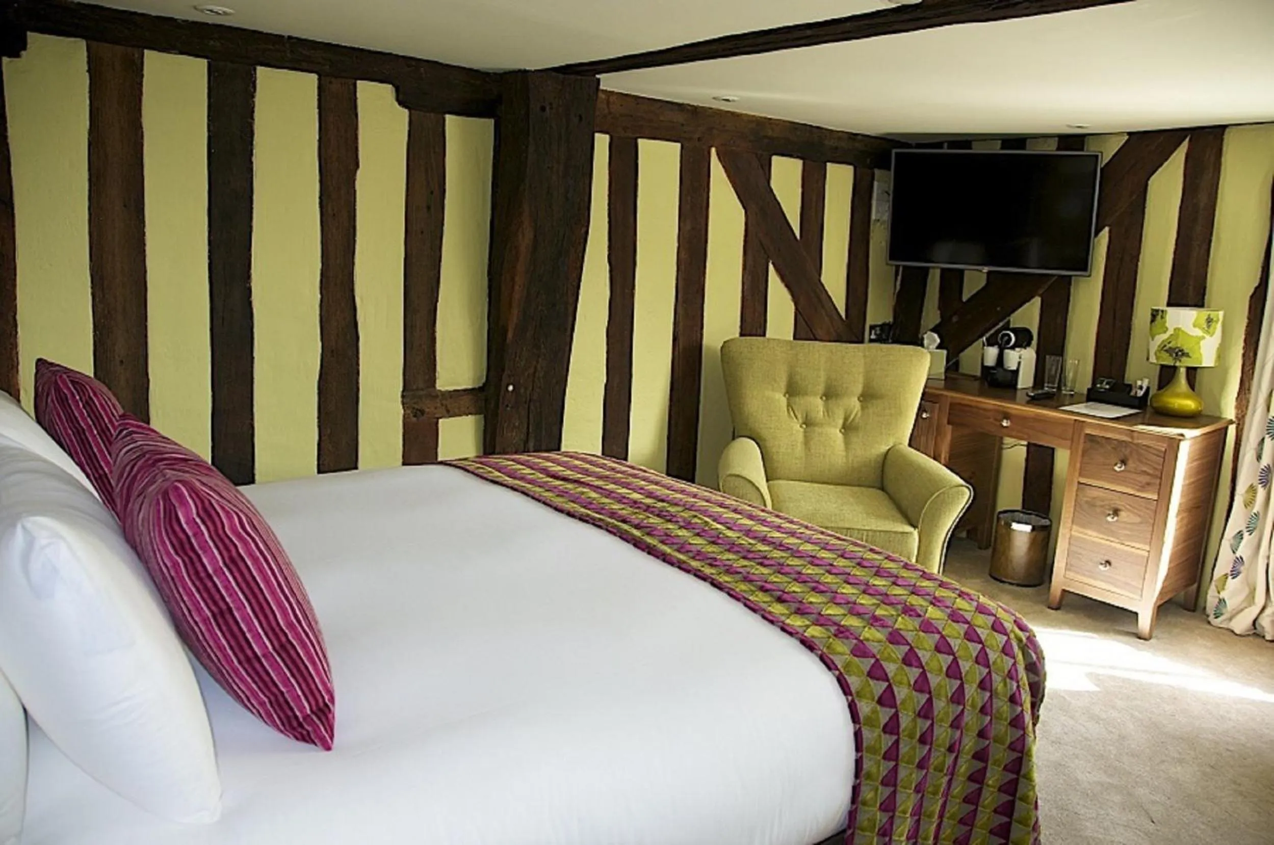 Photo of the whole room, Bed in The Oaksmere