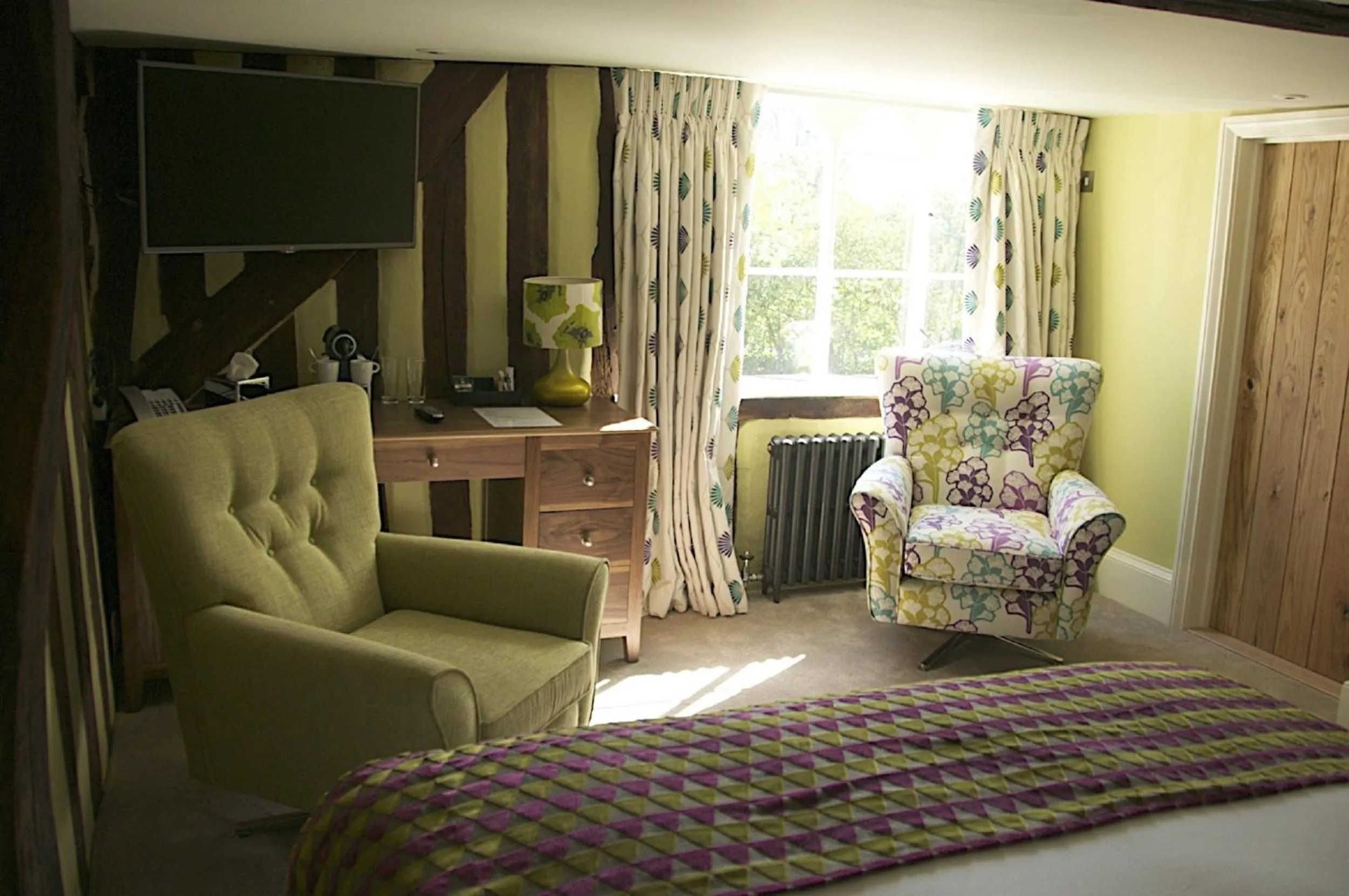 Day, Bed in The Oaksmere