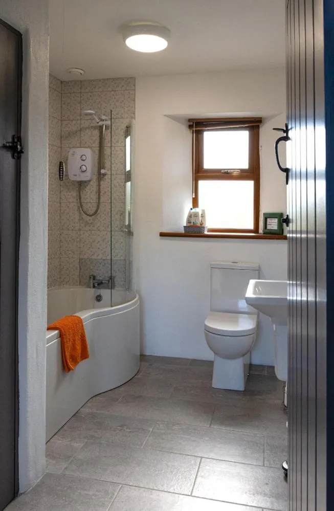 Shower in Kinbane Self Catering Cottages - 'Makem's Cottage'
