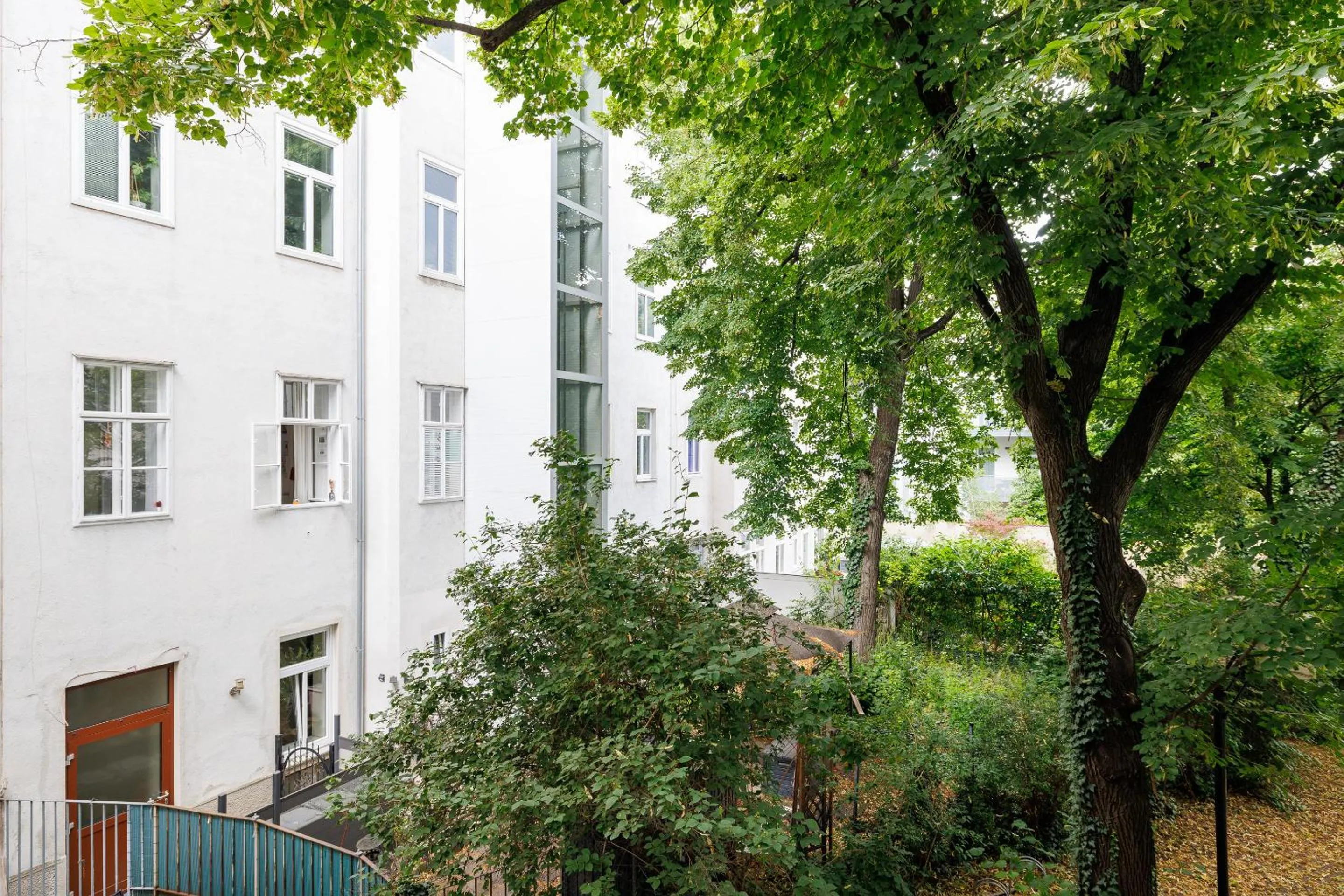 Garden view in Urban Vienna Living - 18th District