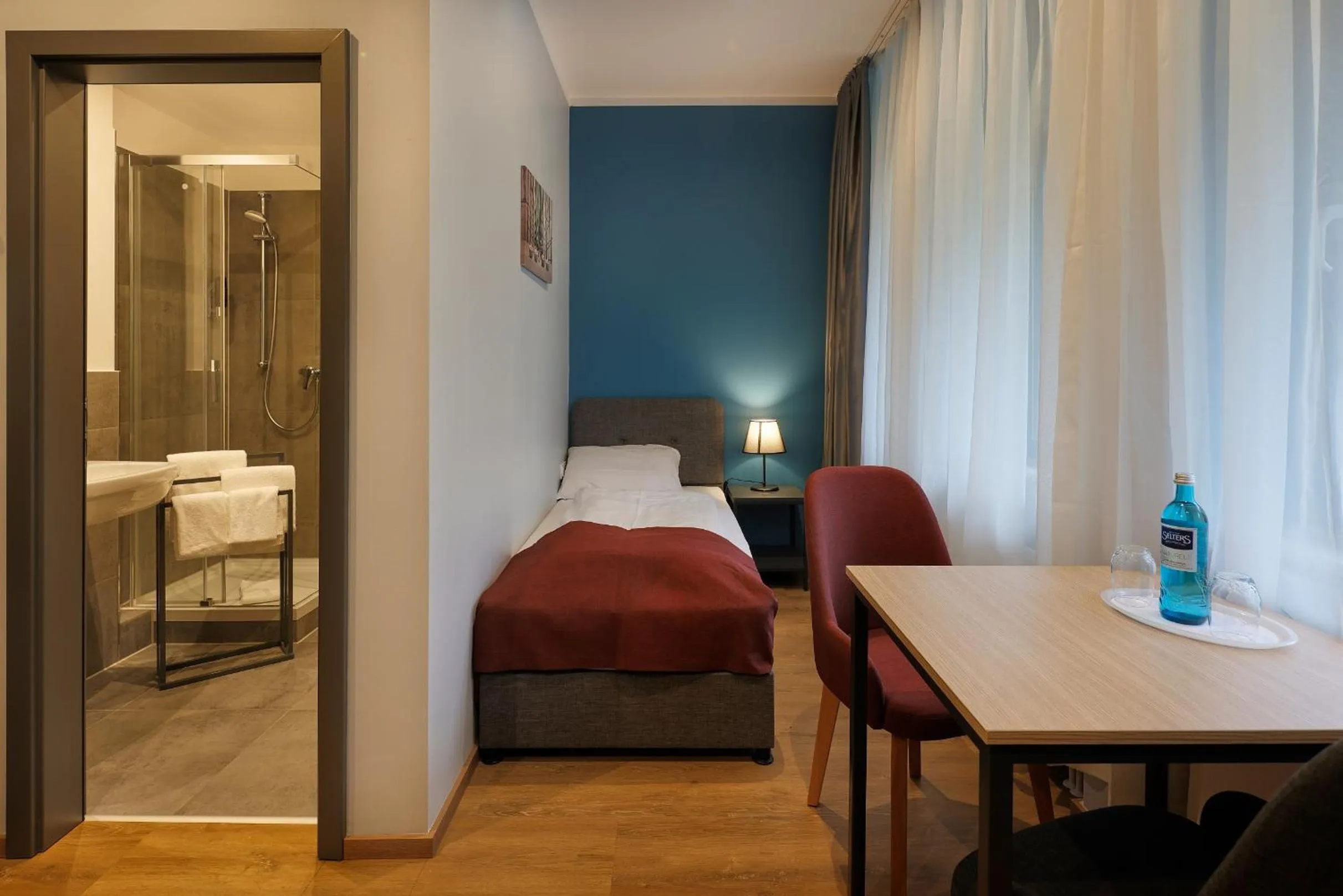 Photo of the whole room, Bed in Trip Inn Hotel Düsseldorf Neuss