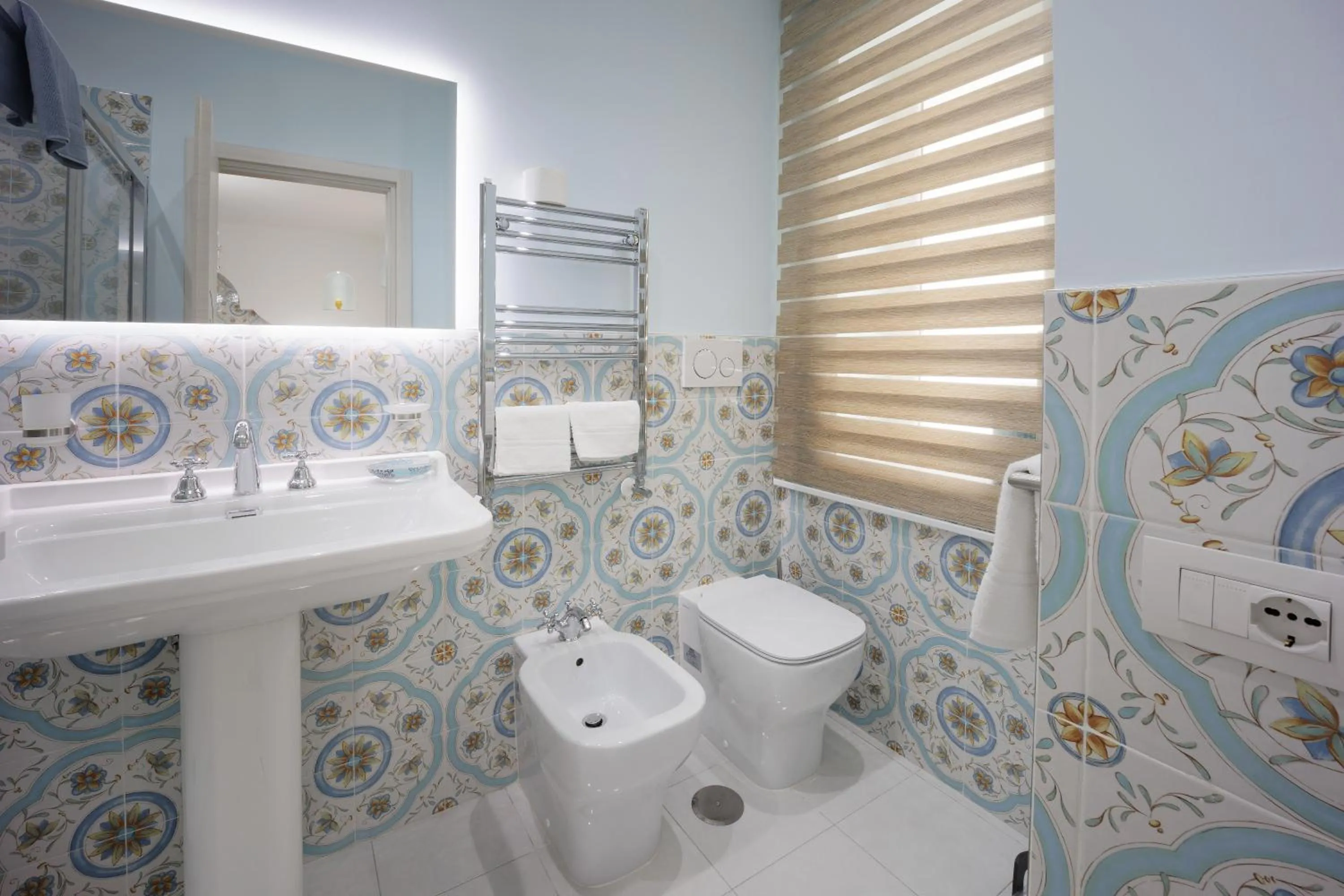 Shower in REDDIMUS Guest House