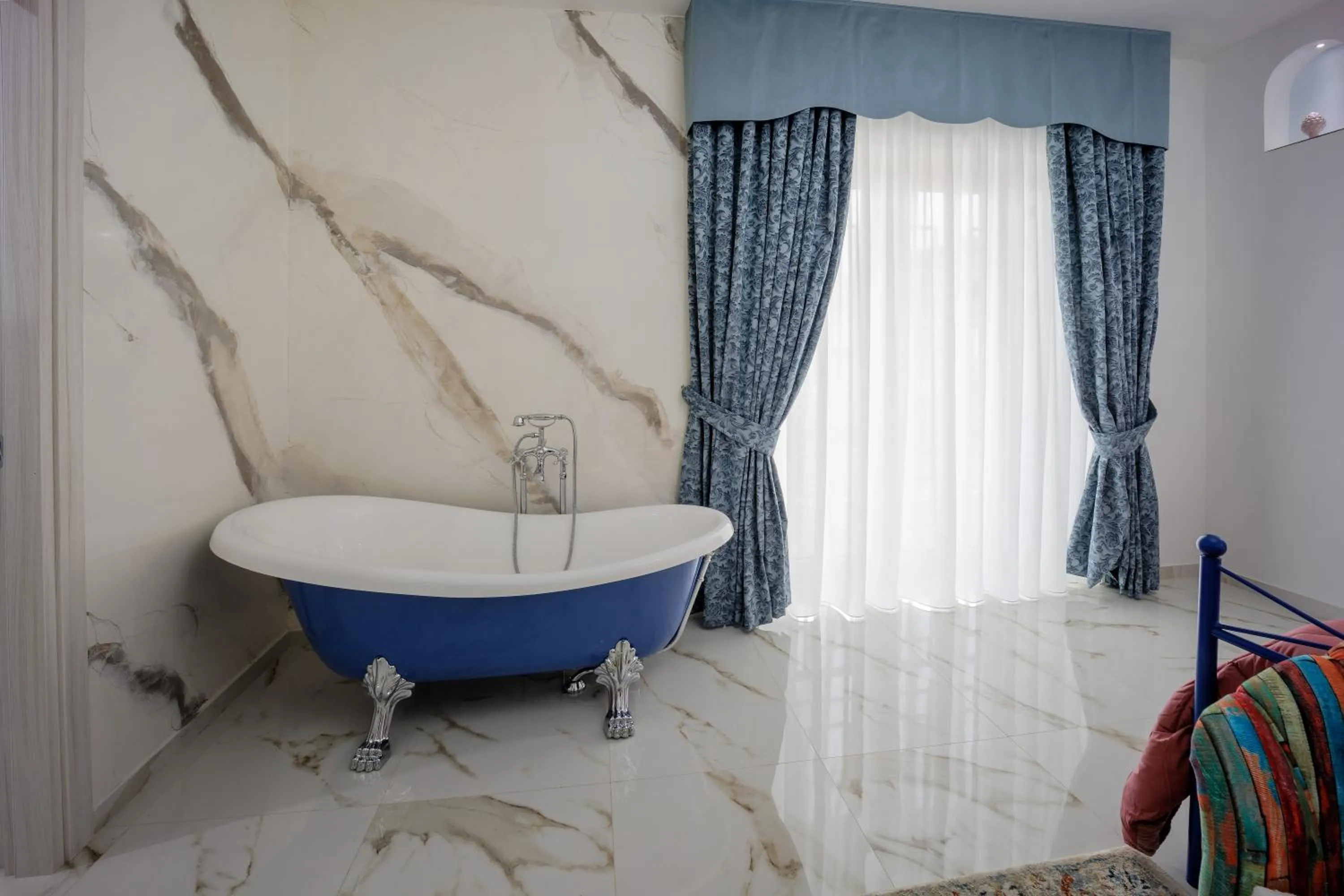 Photo of the whole room, Bed in REDDIMUS Guest House