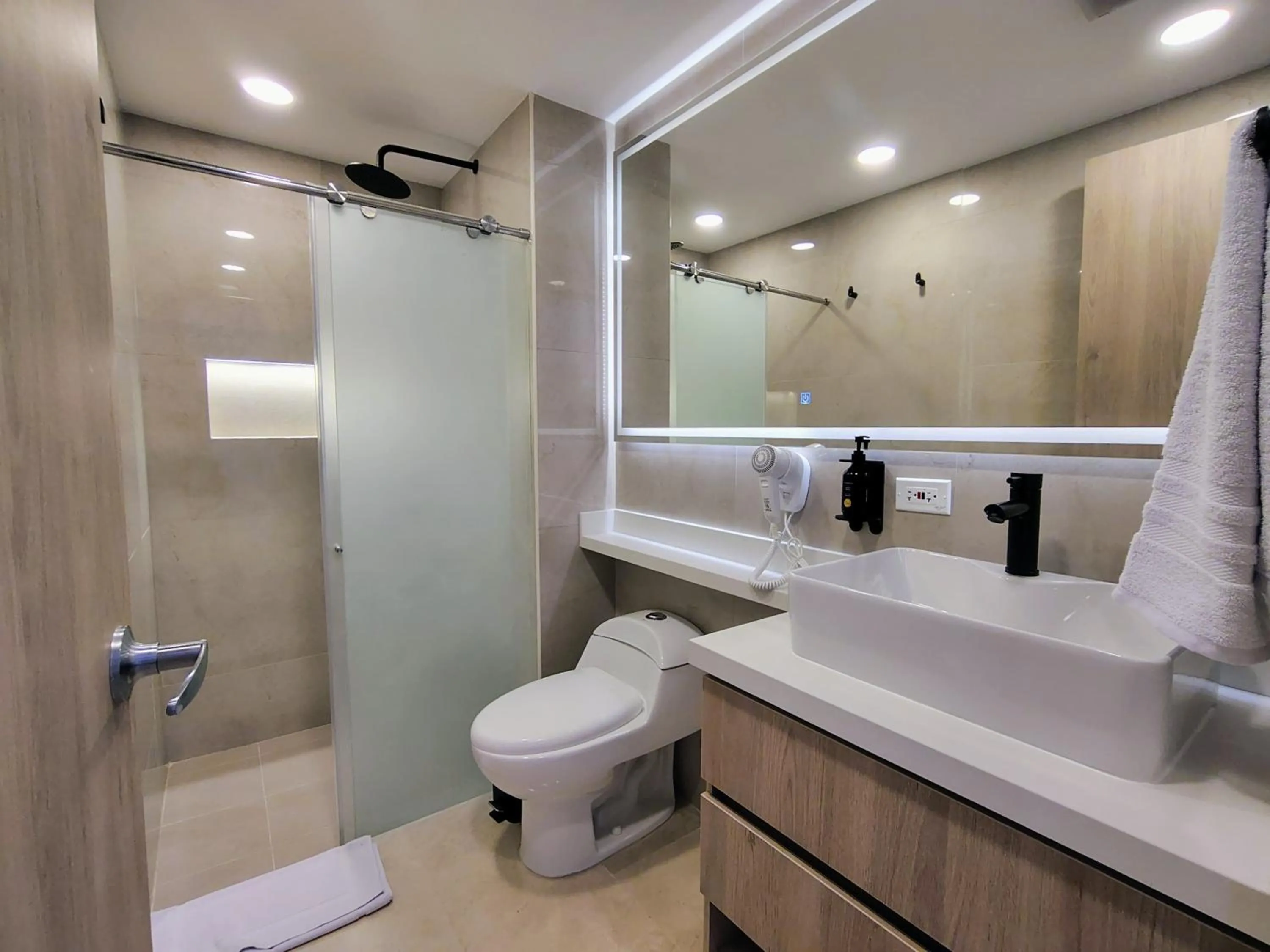 Shower in Wynwood Cartagena Beach
