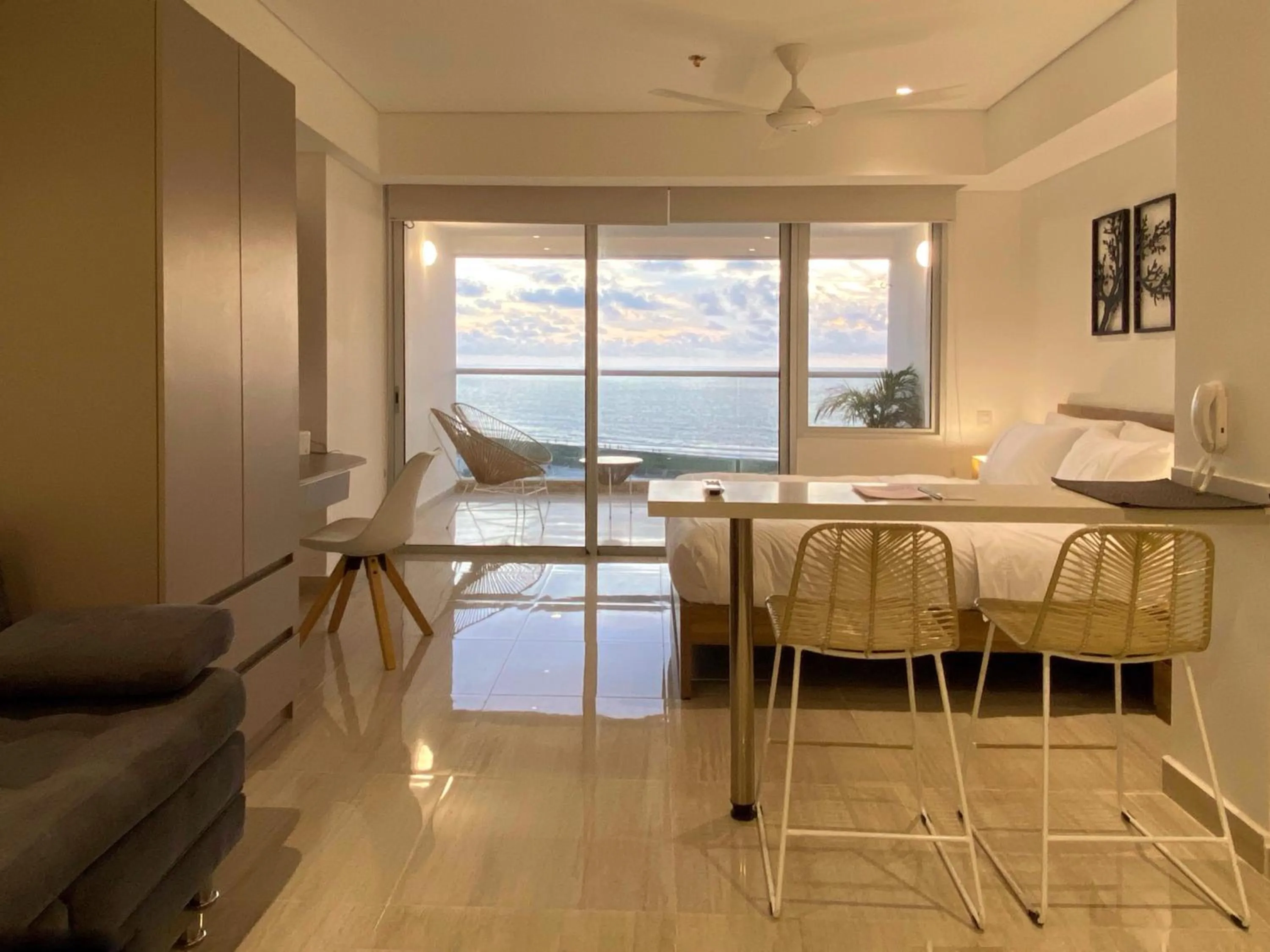 Dining area in Wynwood Cartagena Beach