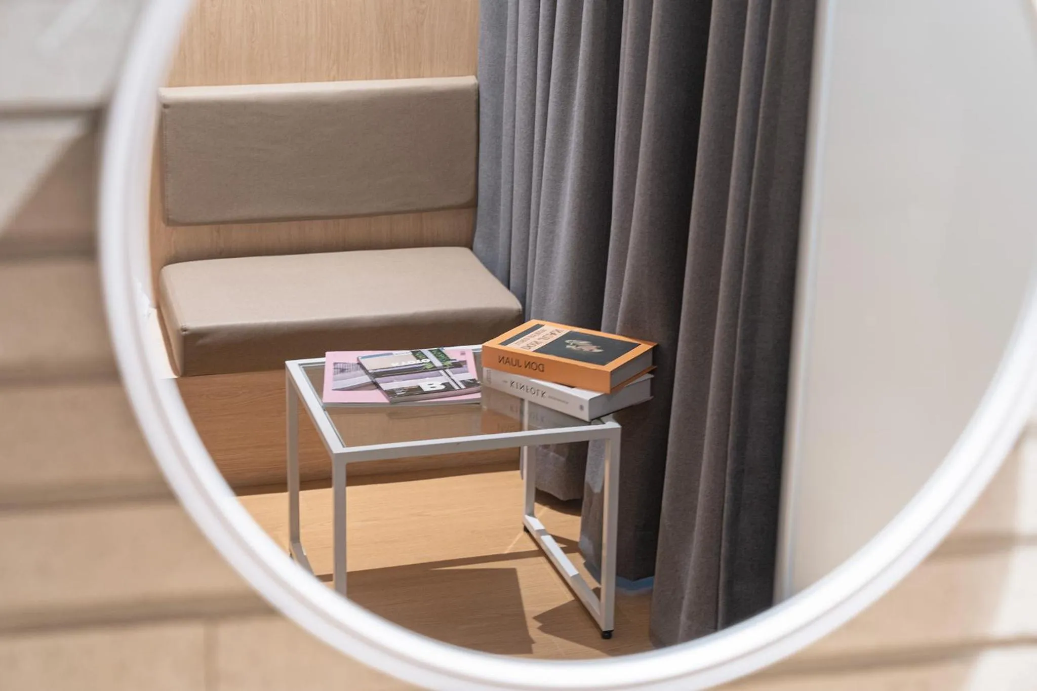 Seating area in Siheung Brown Dot Jeongwang