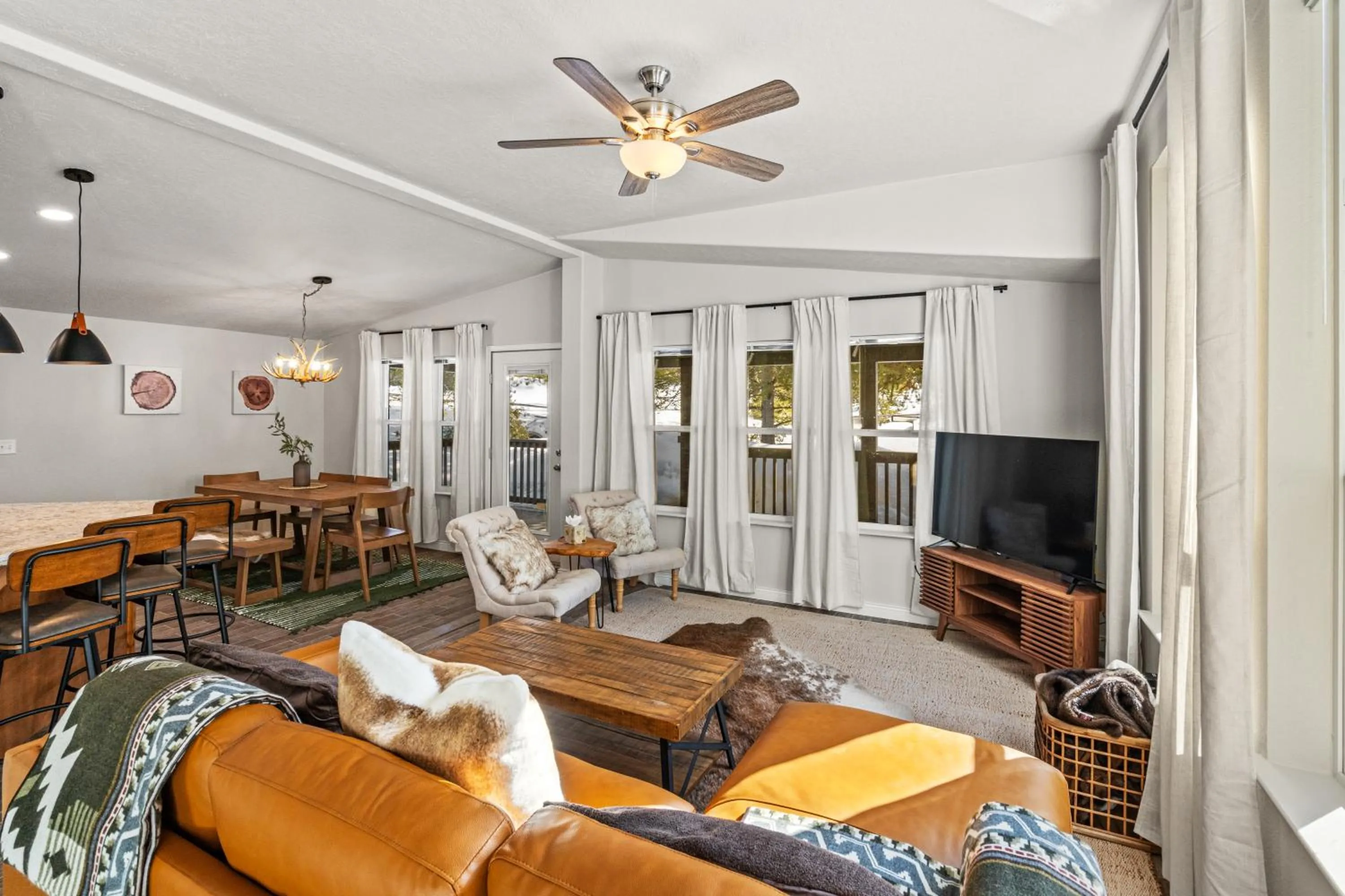 Communal lounge/ TV room in Hidden Pines