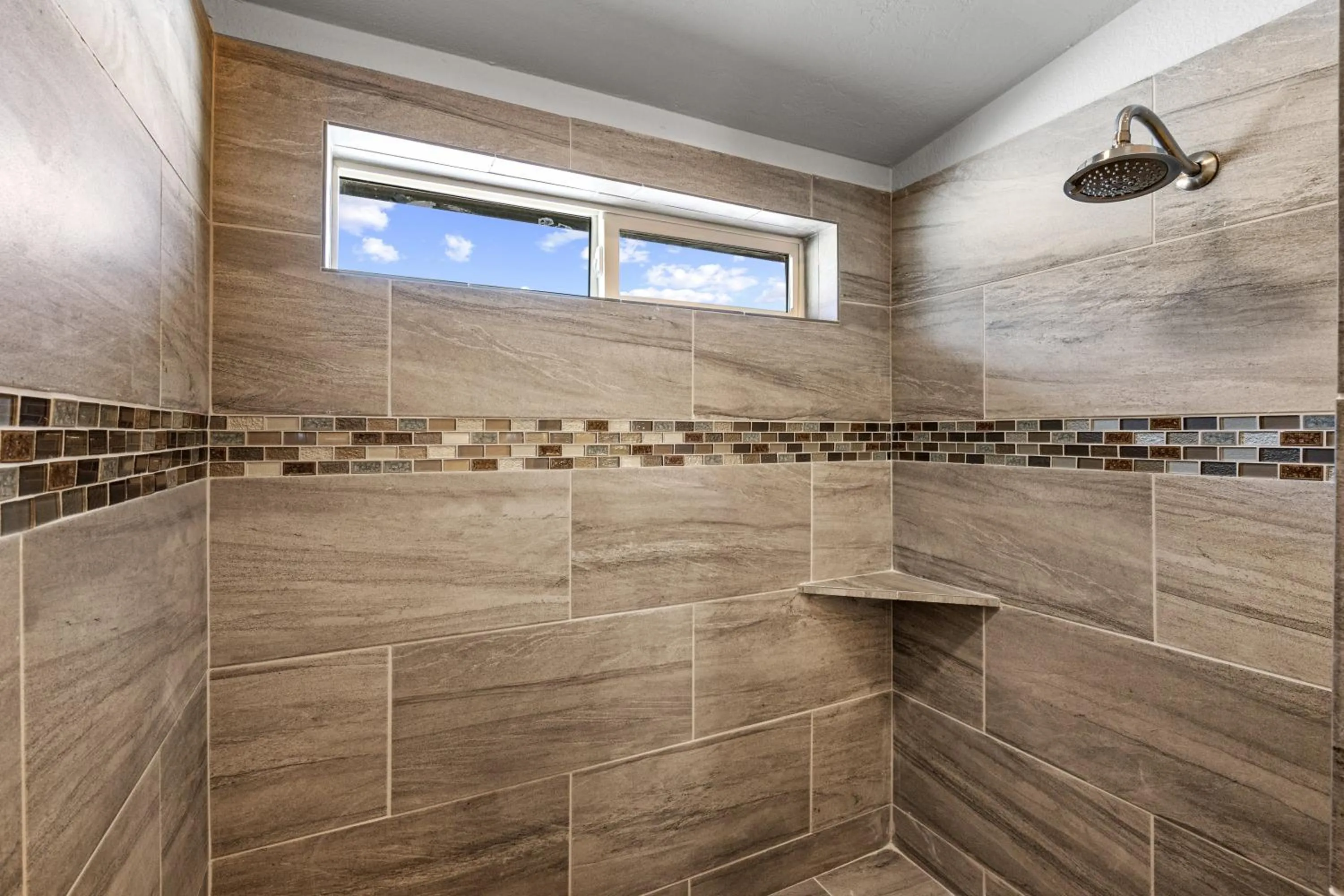 Shower in Hidden Pines
