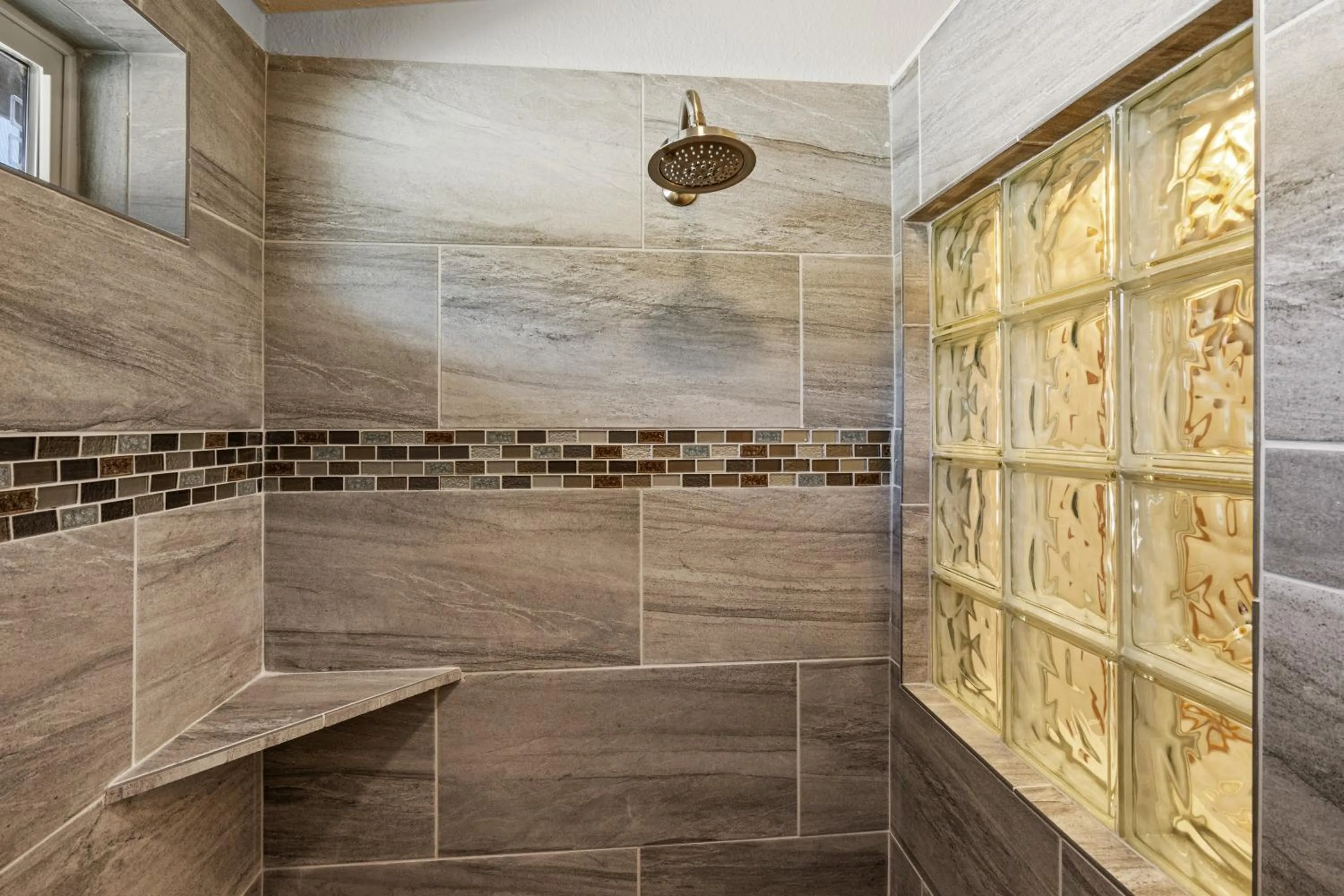 Shower in Hidden Pines