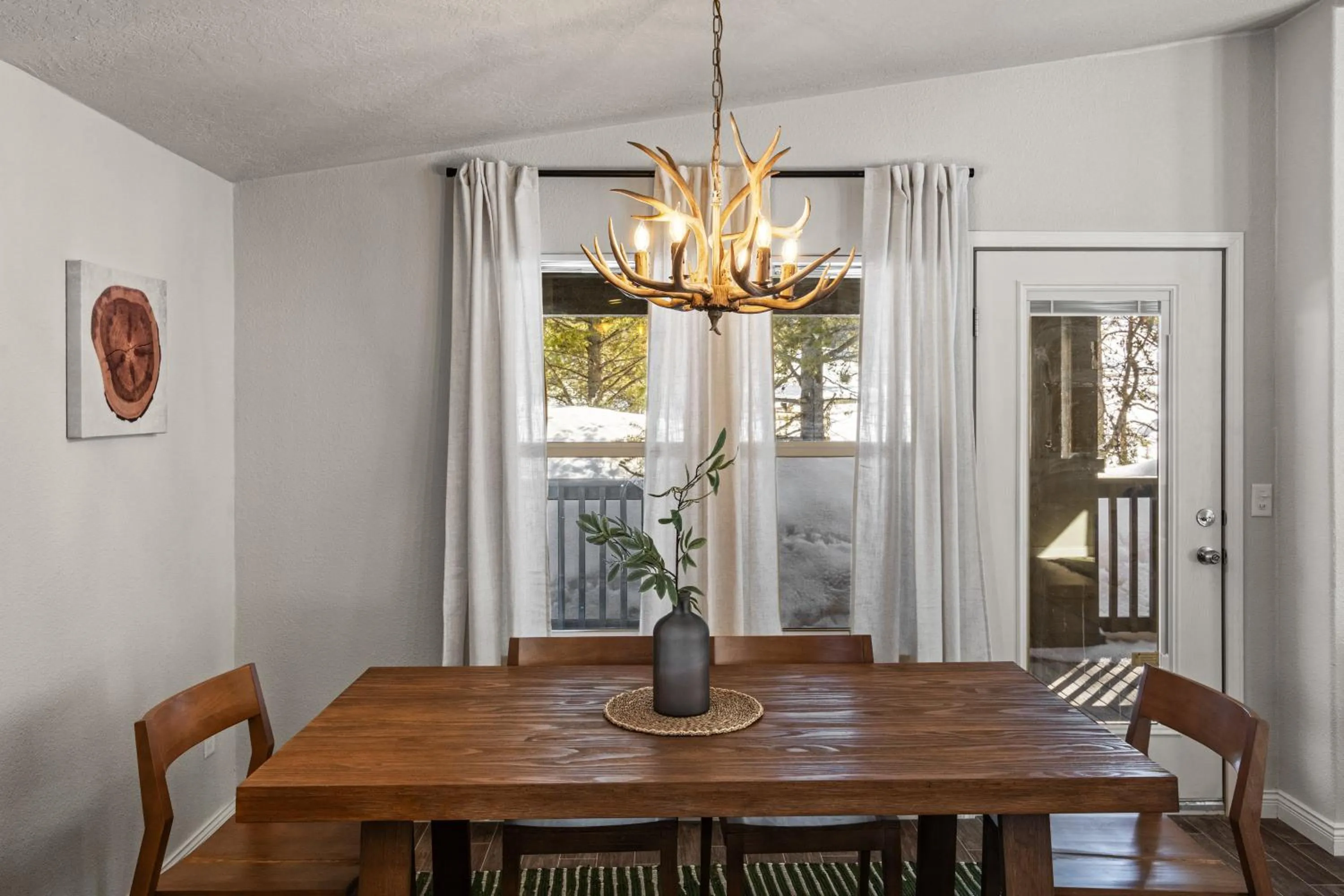 Seating area in Hidden Pines