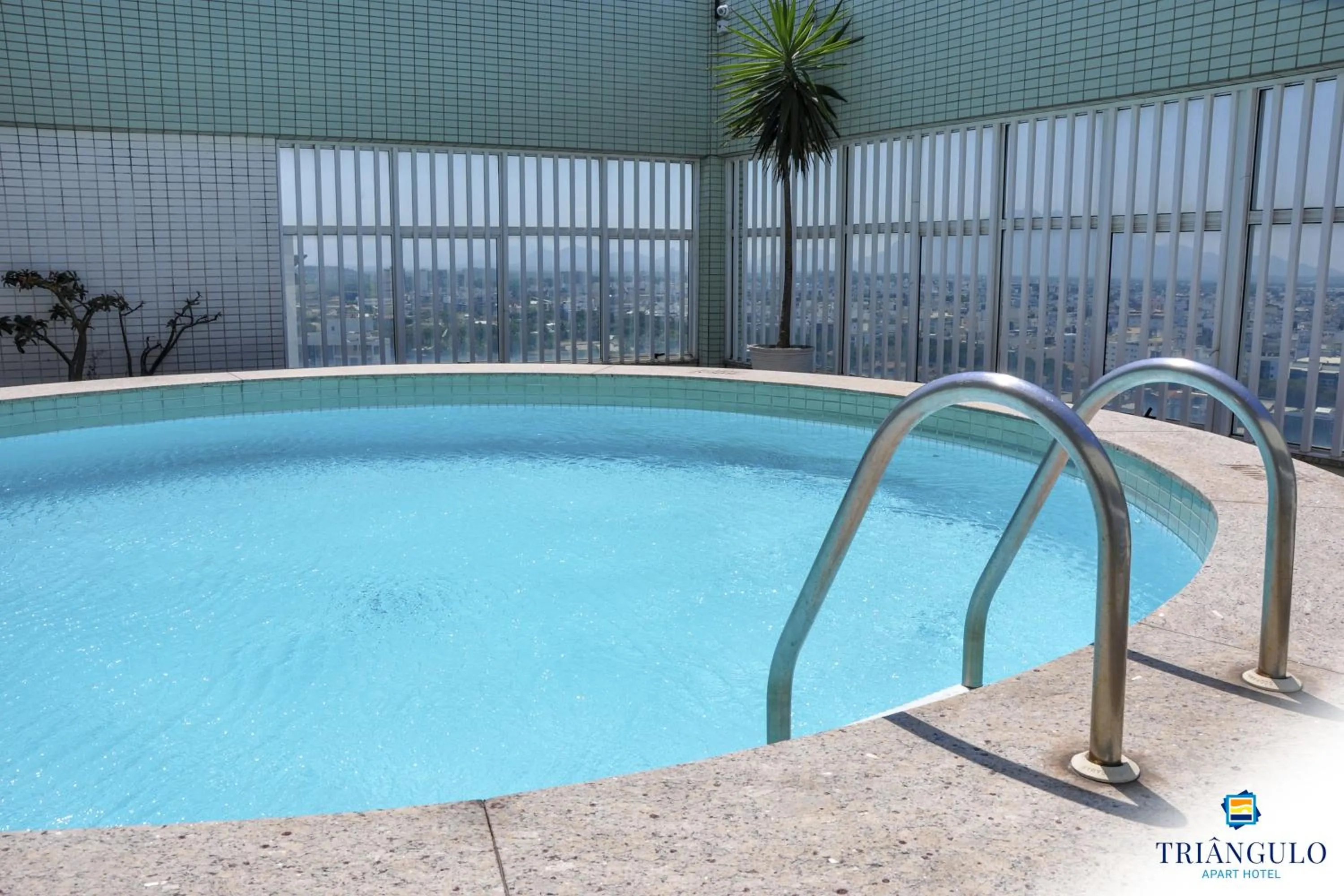 Swimming pool in Triângulo Apart Hotel