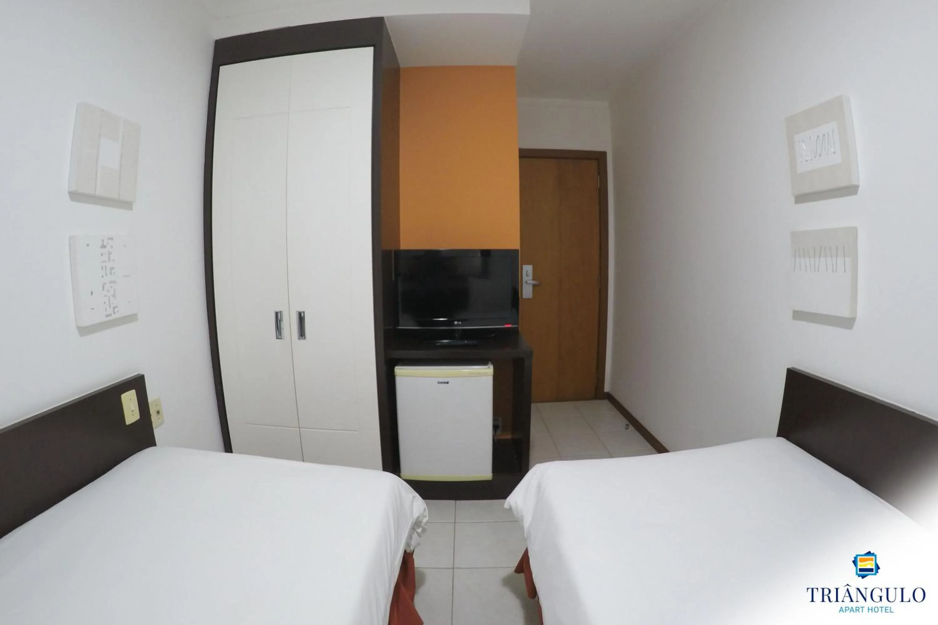 Photo of the whole room, Bed in Triângulo Apart Hotel