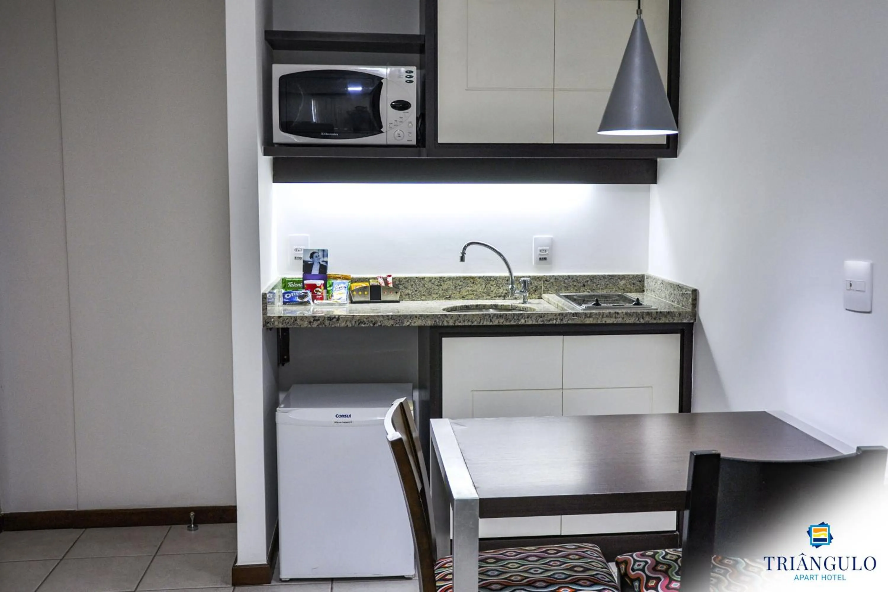 Kitchen or kitchenette in Triângulo Apart Hotel