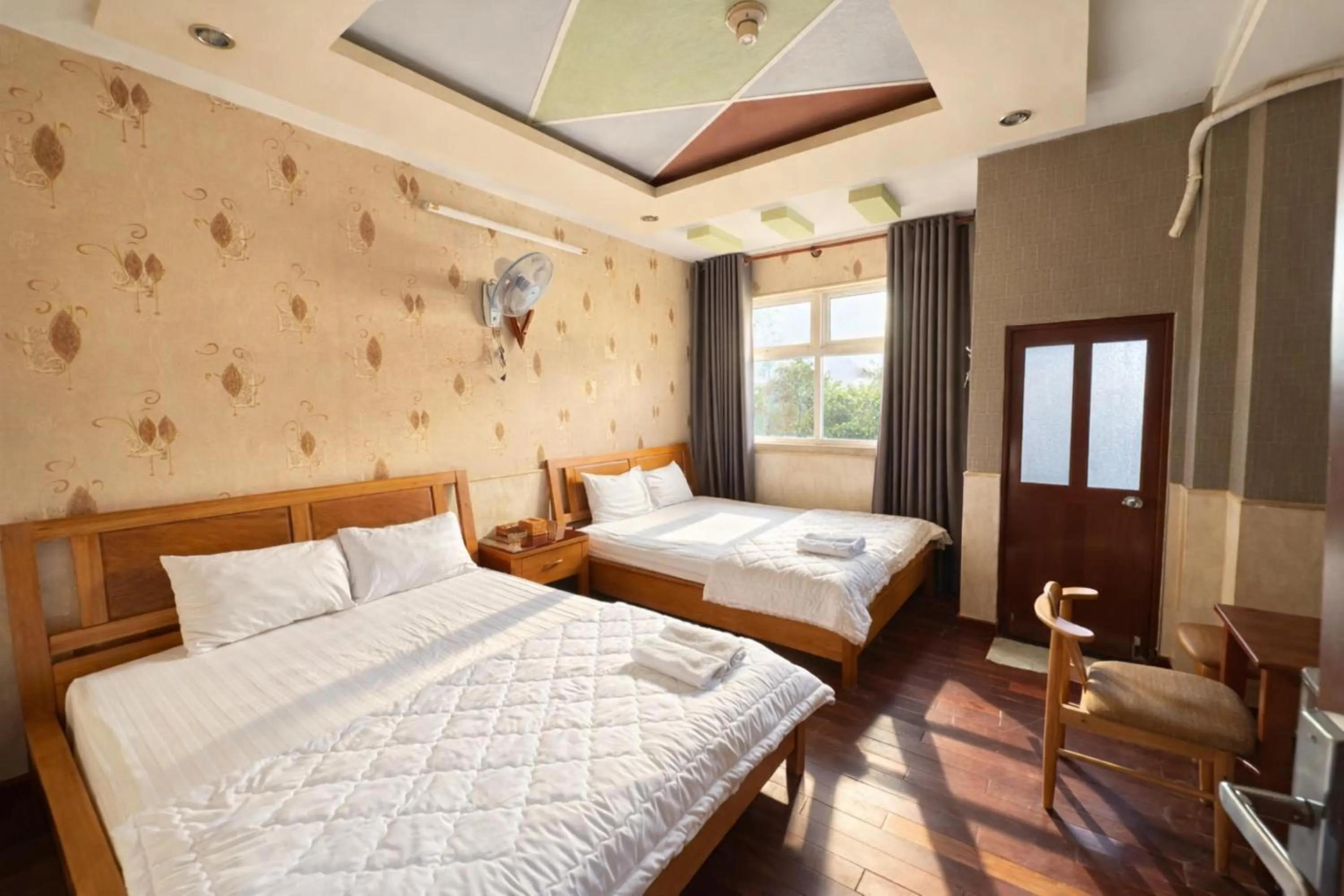 Photo of the whole room, Bed in Sài Gòn Hotel Bình Tân