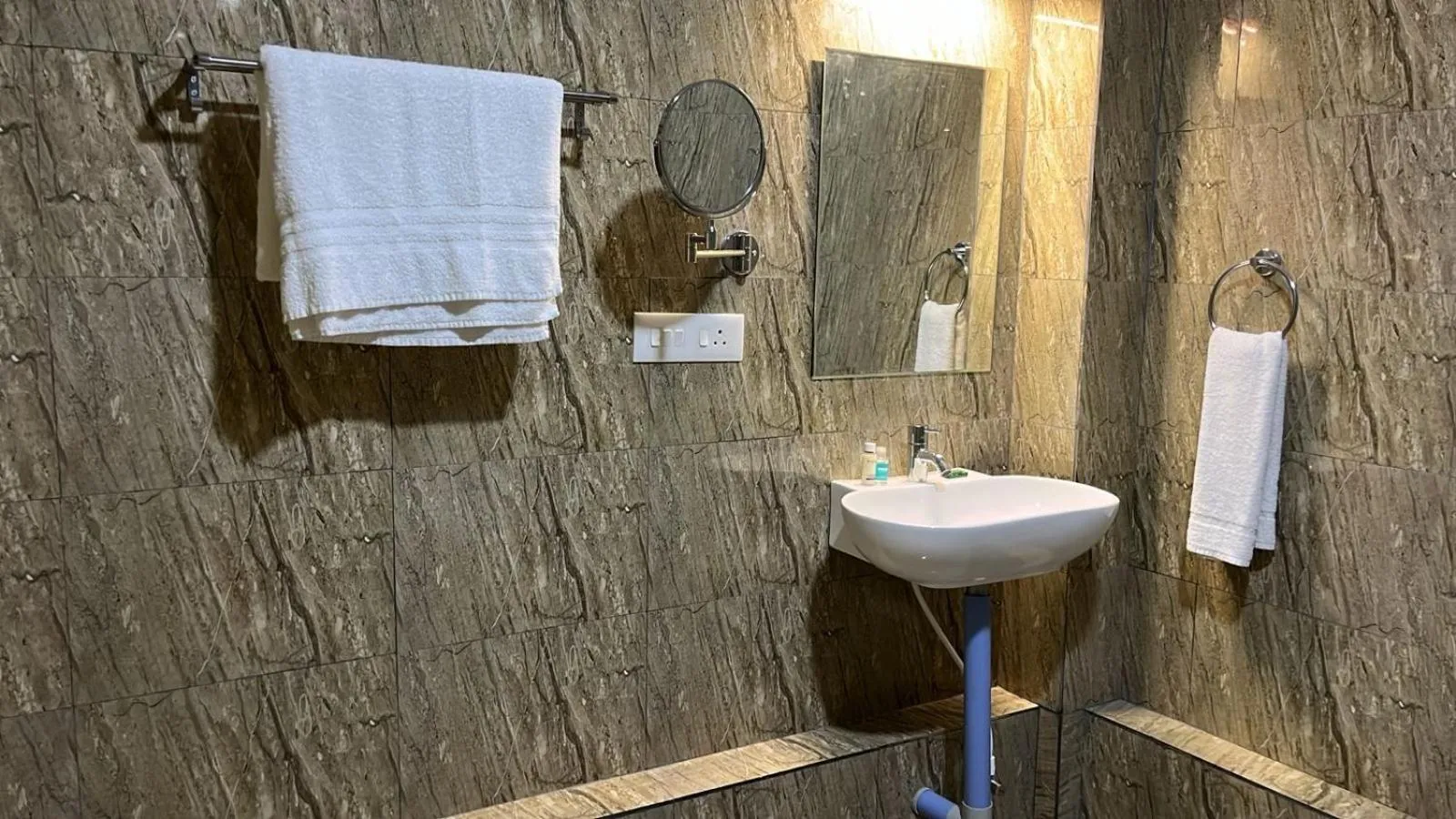 Shower in Chan Beach Resort & Hotel