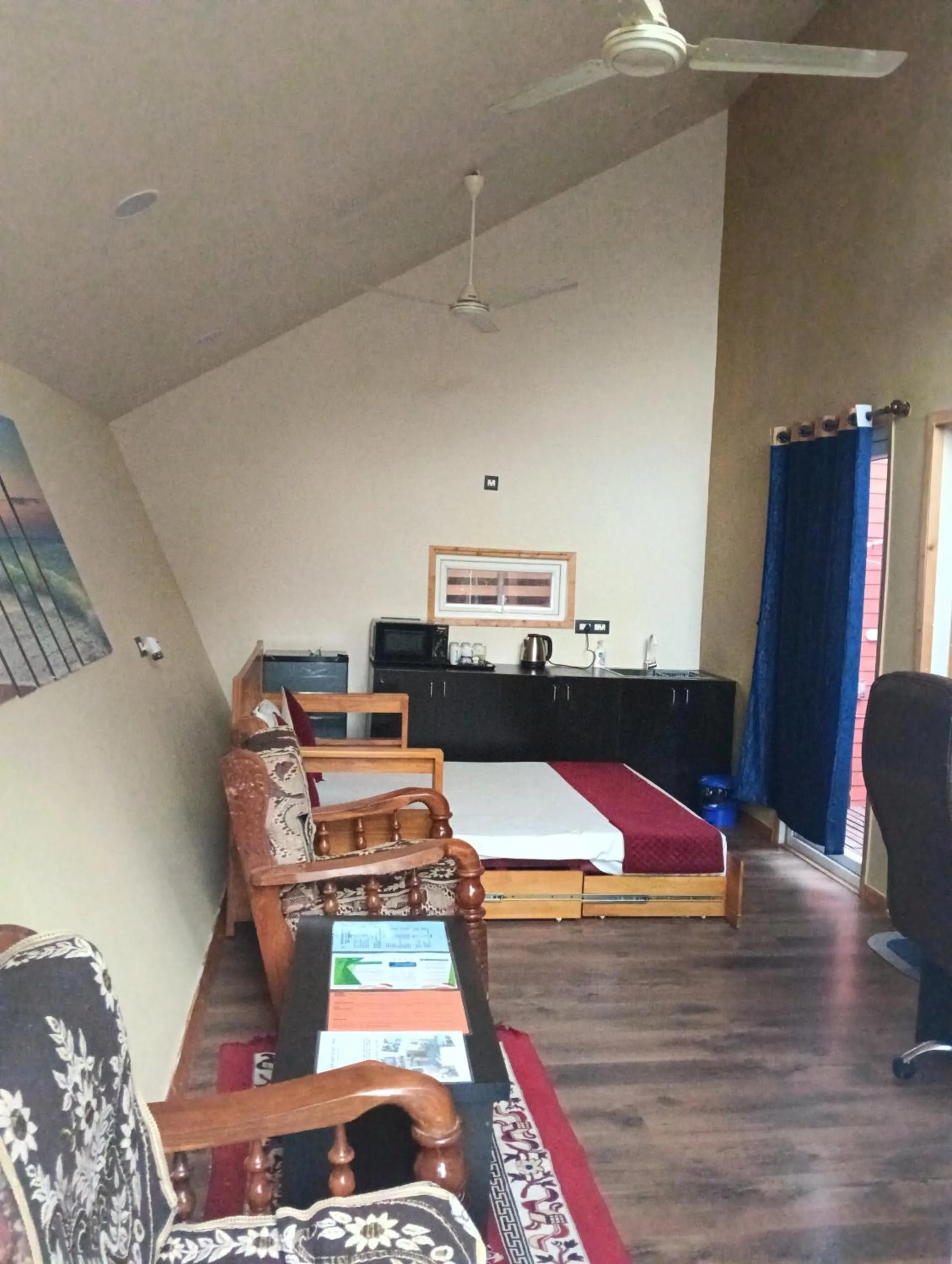 TV and multimedia in Chan Beach Resort & Hotel