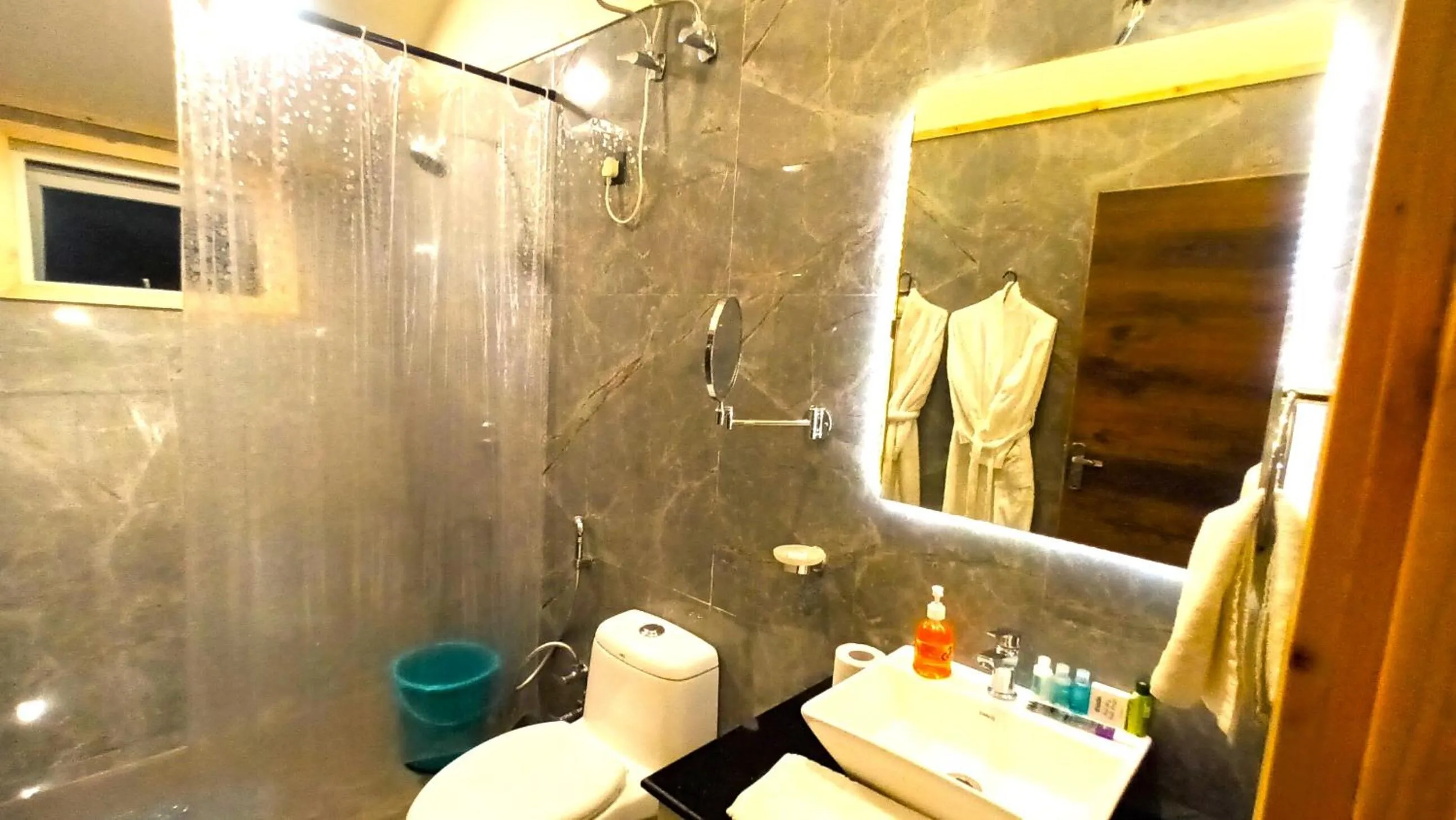 Shower in Chan Beach Resort & Hotel