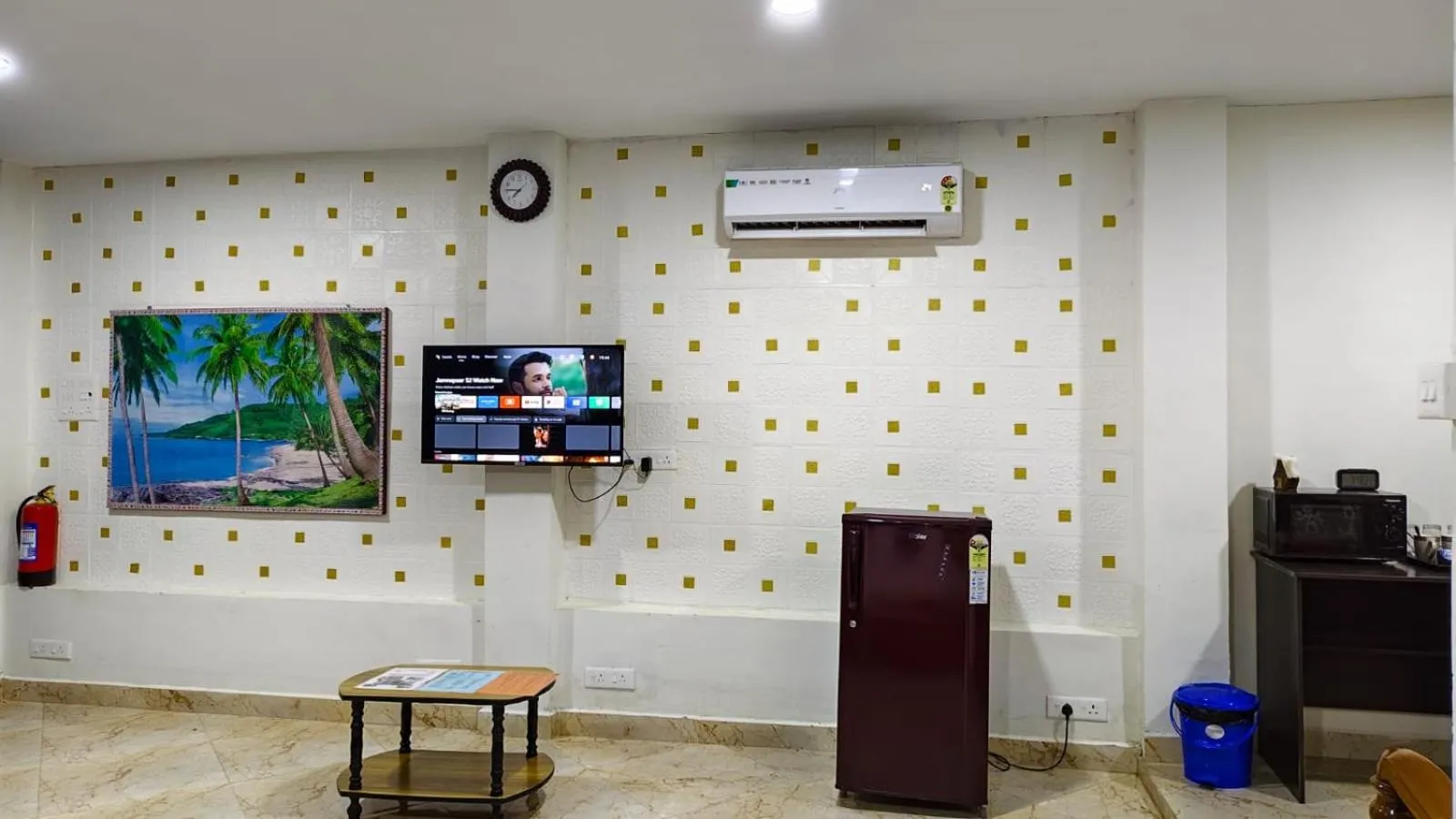 TV and multimedia in Chan Beach Resort & Hotel