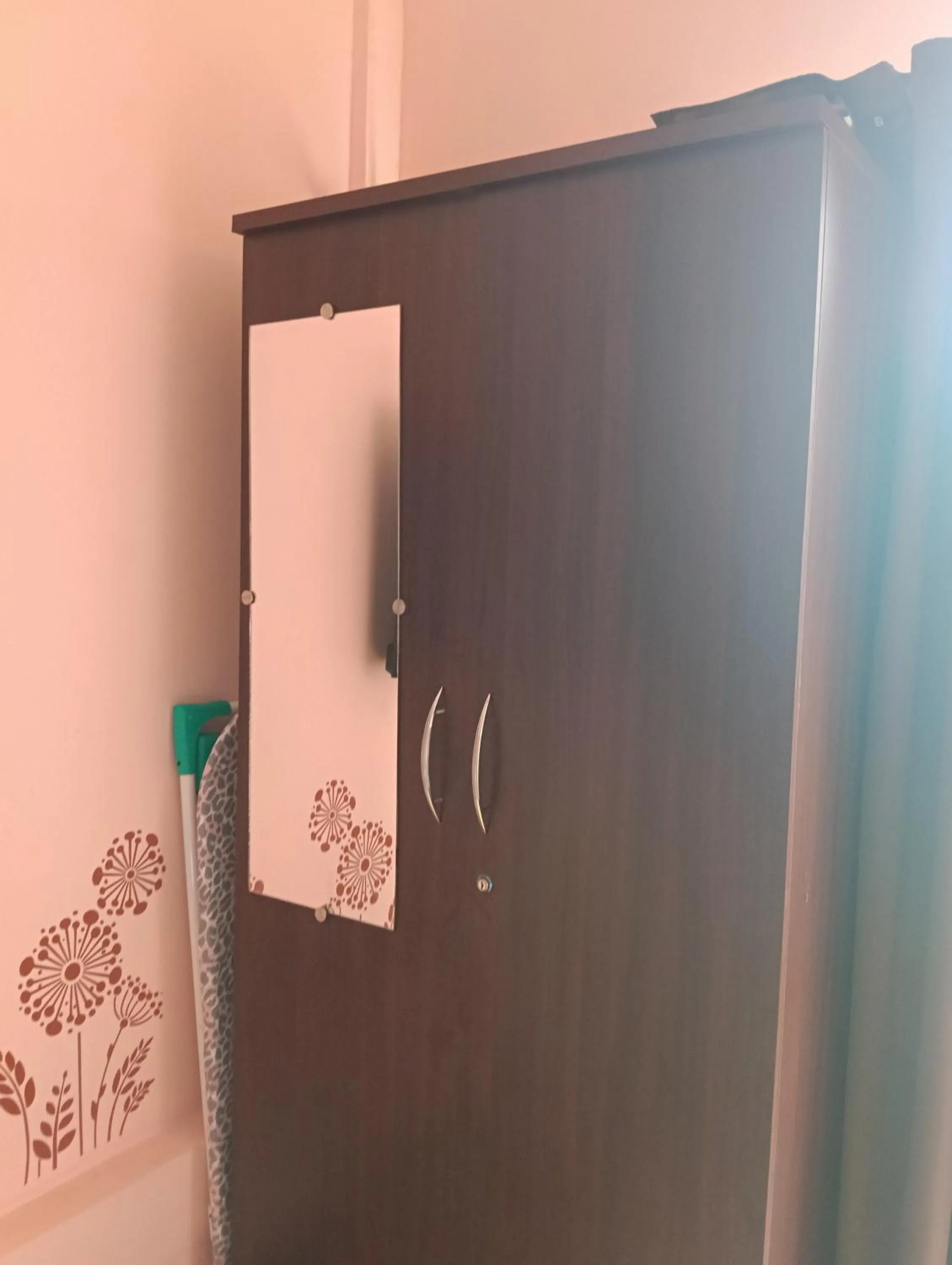 wardrobe in Chan Beach Resort & Hotel