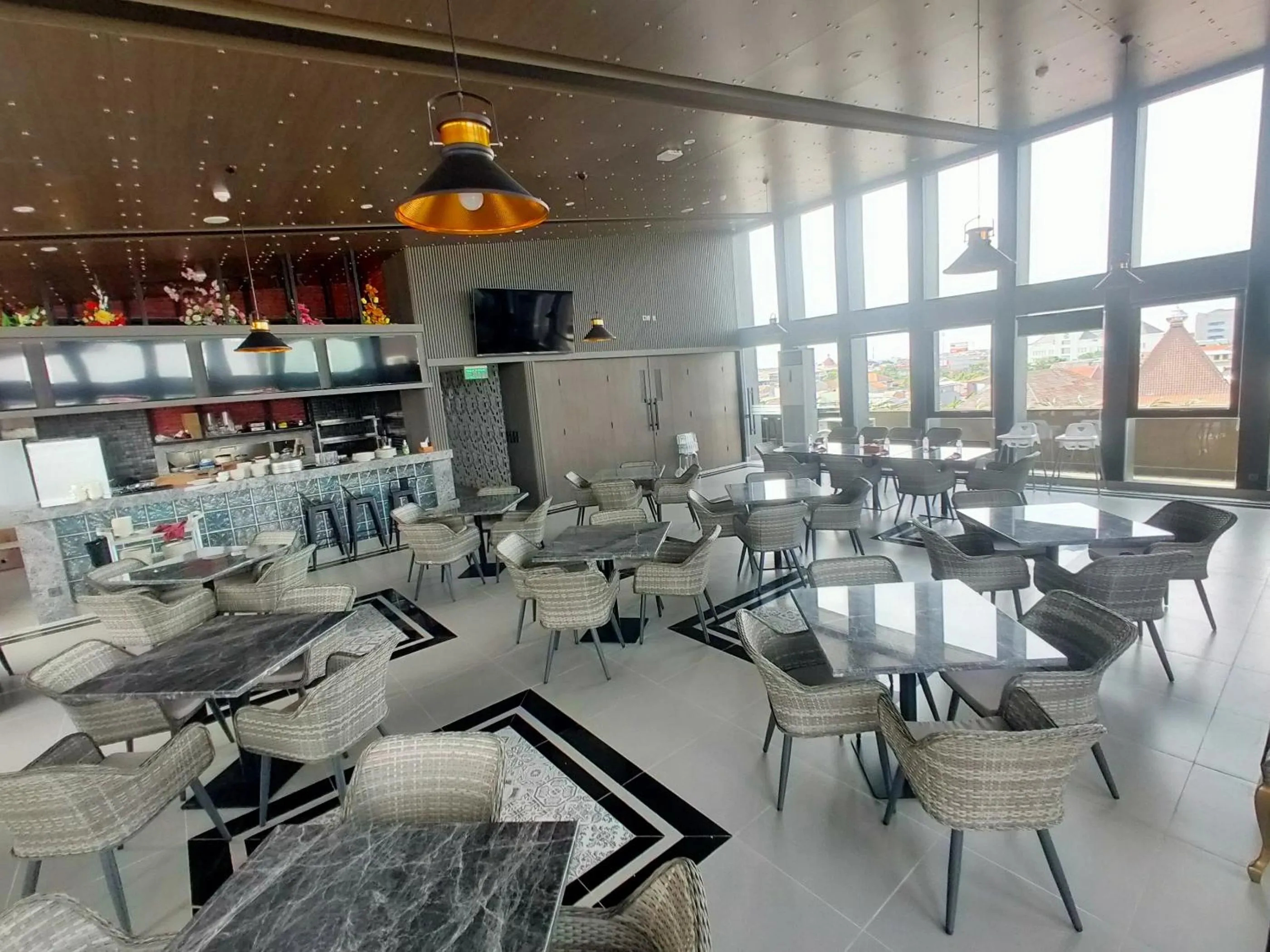 Restaurant/places to eat in Eno Front One Hotel Semarang