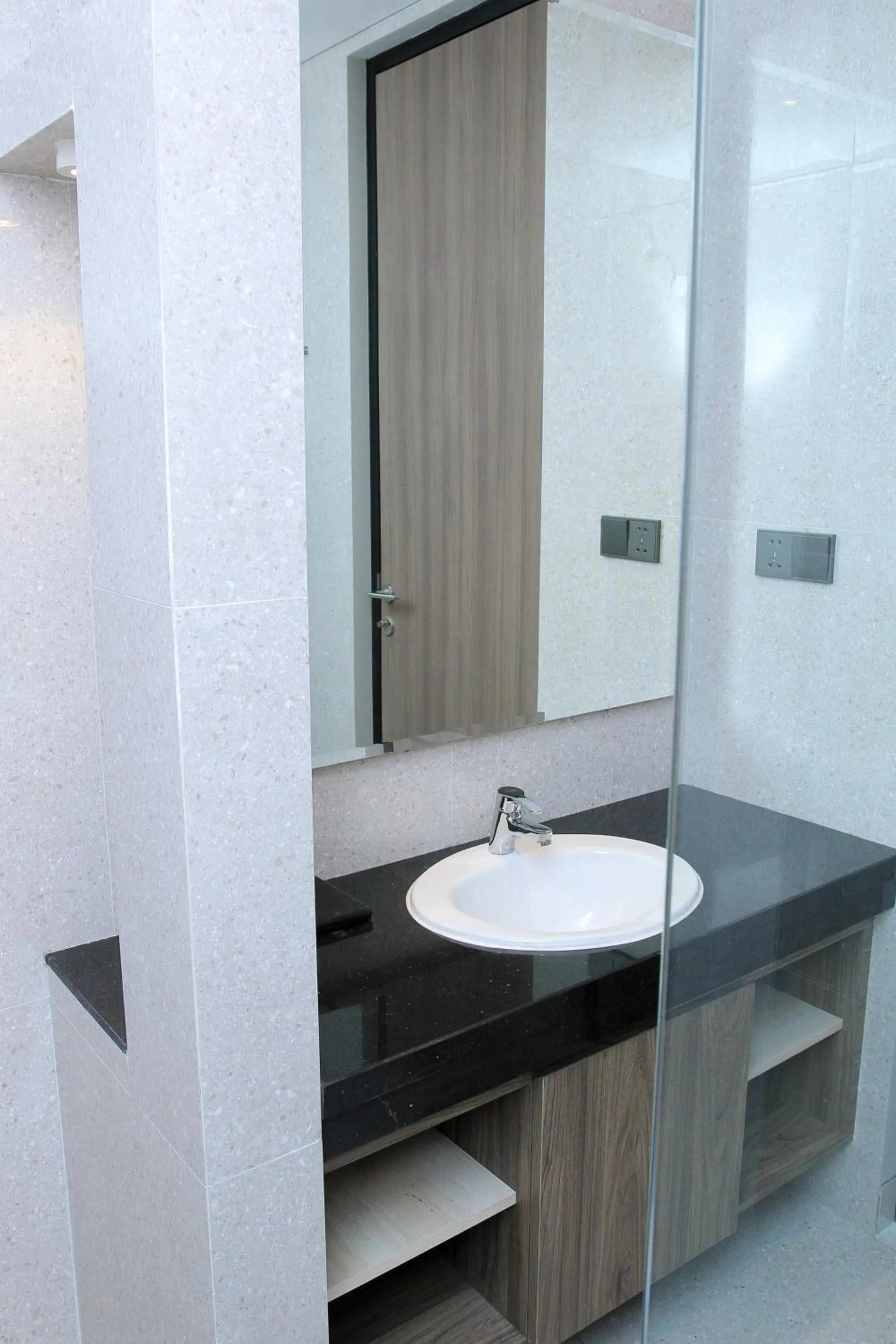 Bathroom in Eno Front One Hotel Semarang