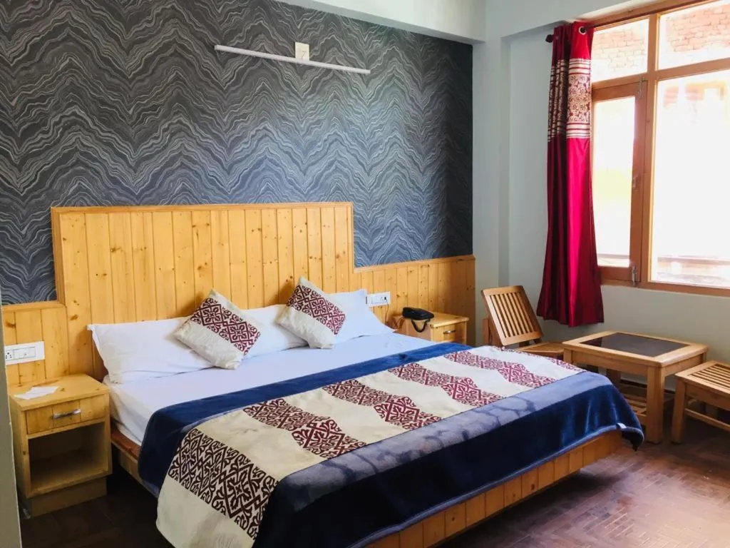 HOTEL CORNER RETREAT 2min walking from Mall Road
