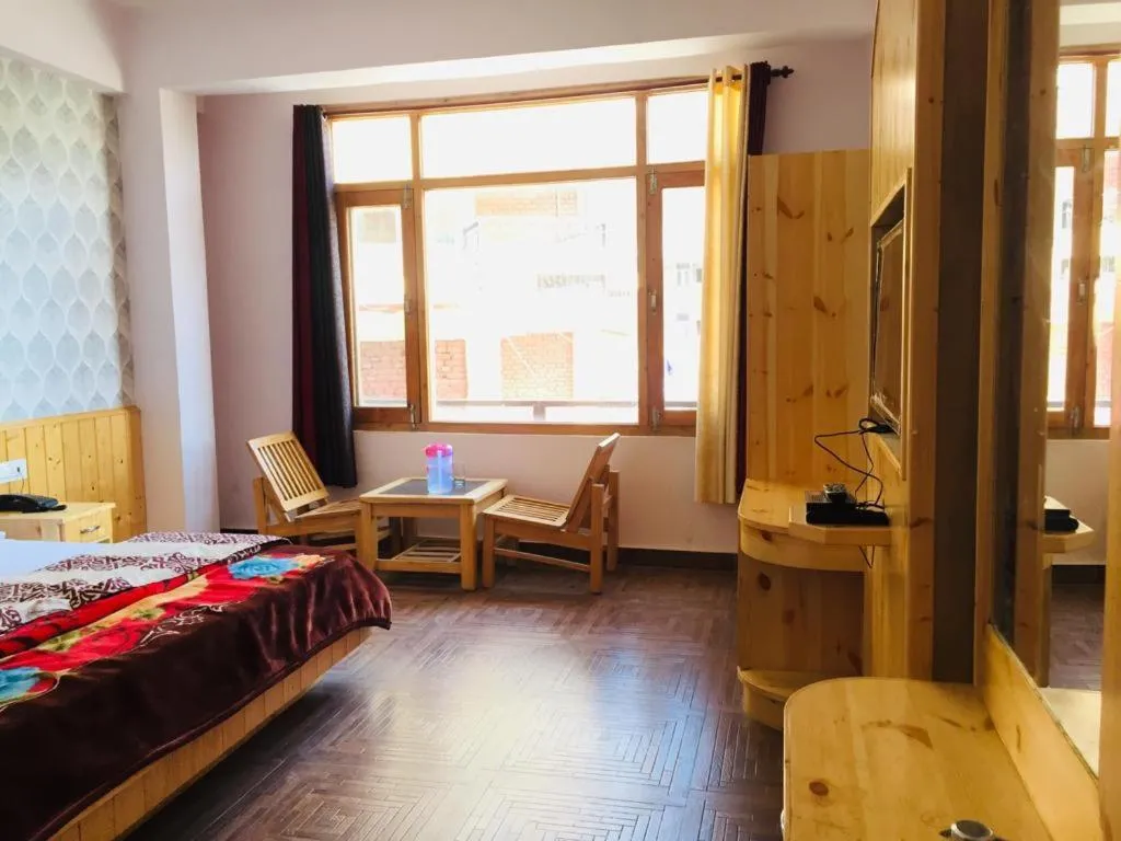 HOTEL CORNER RETREAT 2min walking from Mall Road