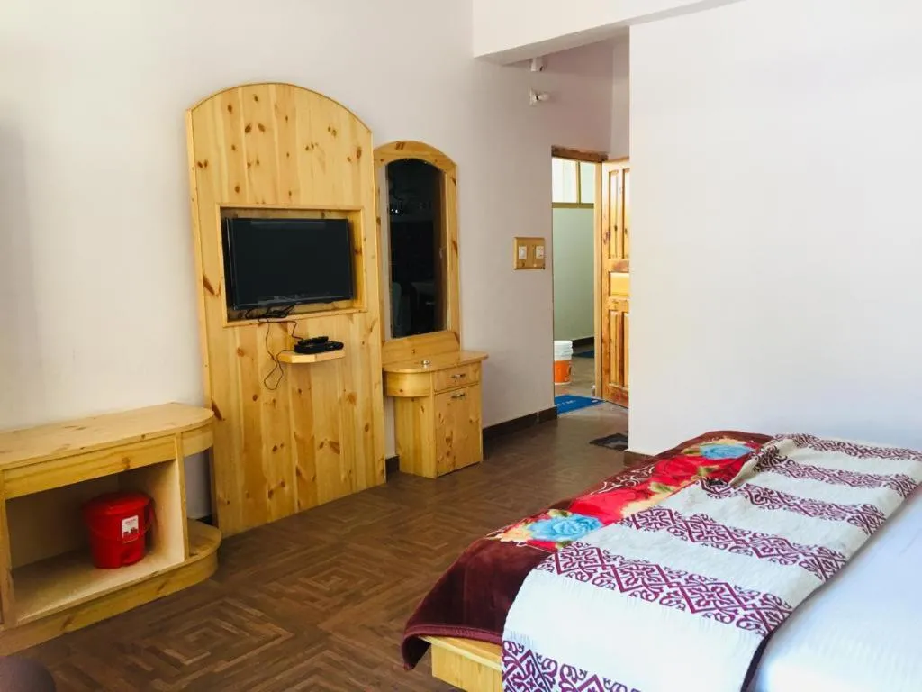 HOTEL CORNER RETREAT 2min walking from Mall Road