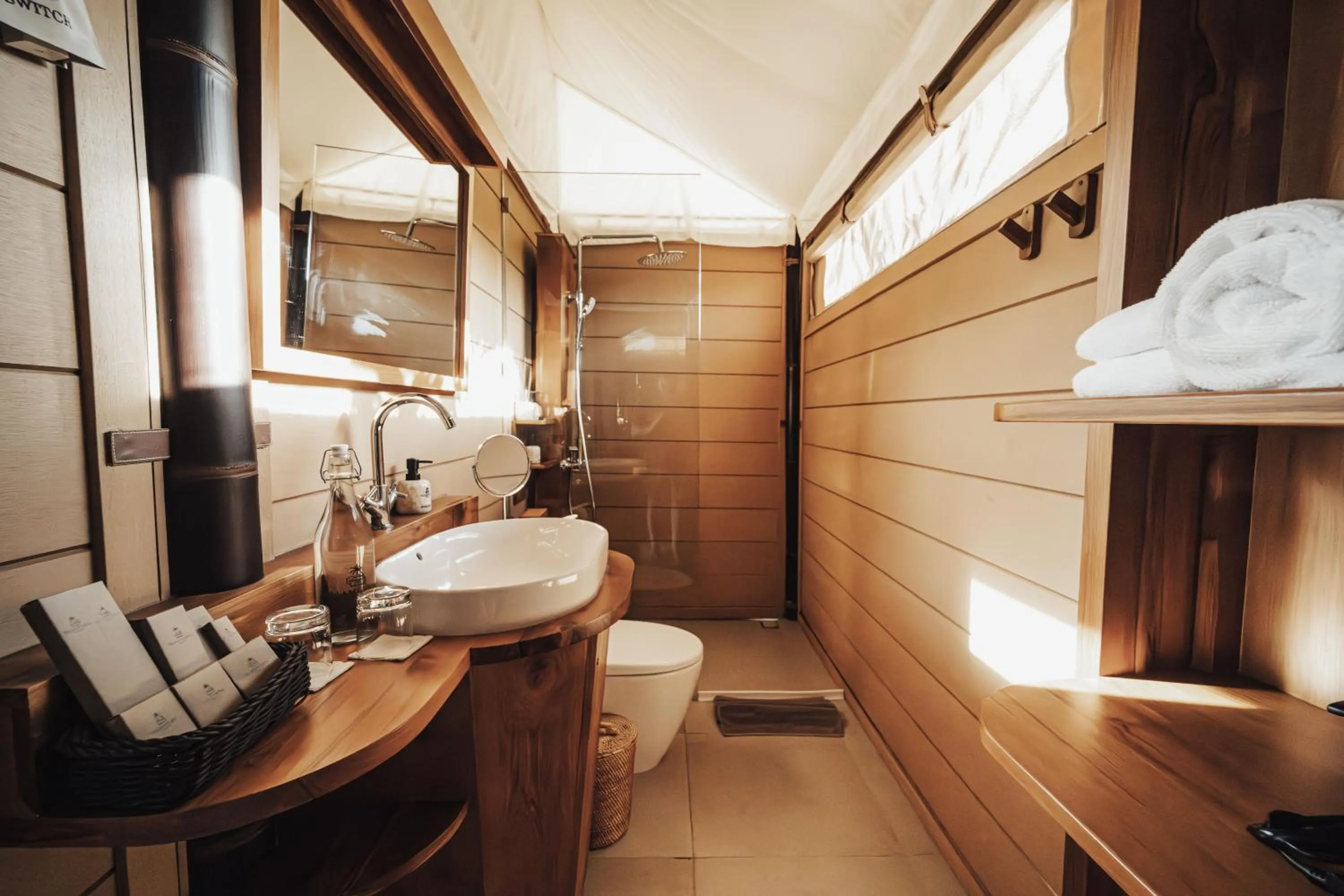 Shower in Glamp Nusa