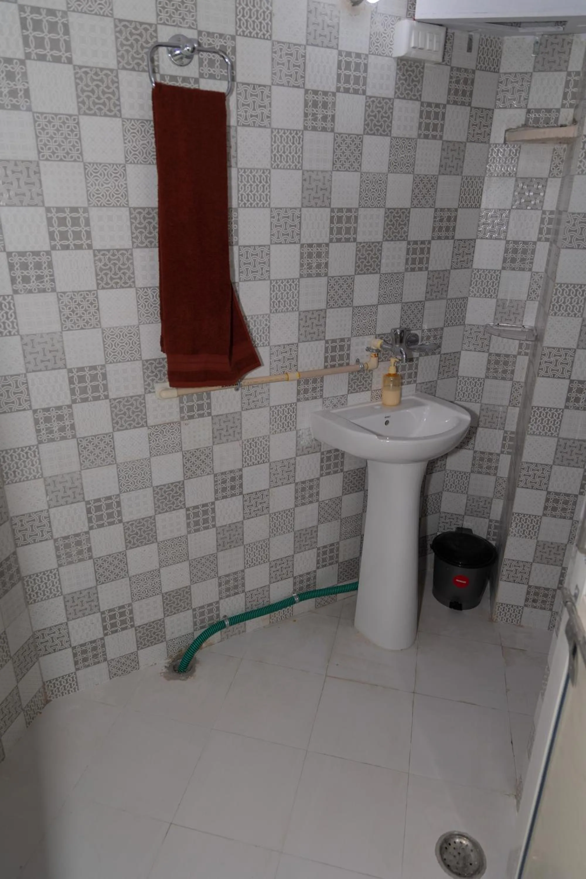 Shower in Homestay Urmil Basant