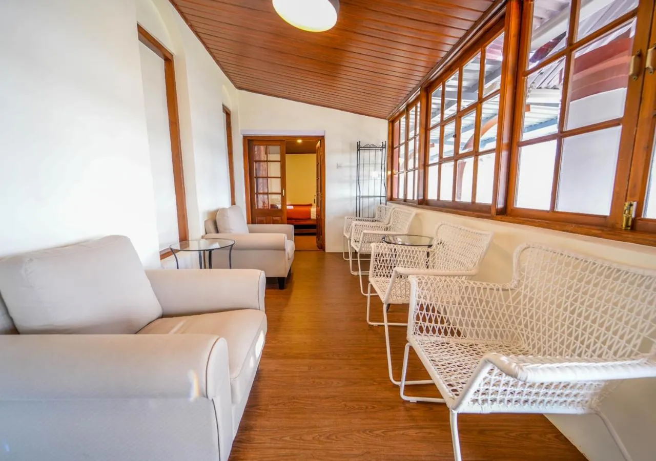 Living room in Lauriston Ooty Town Heritage Bungalow by VOYE HOMES
