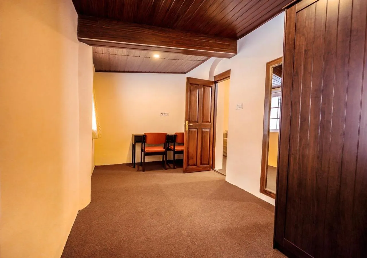 Living room in Lauriston Ooty Town Heritage Bungalow by VOYE HOMES