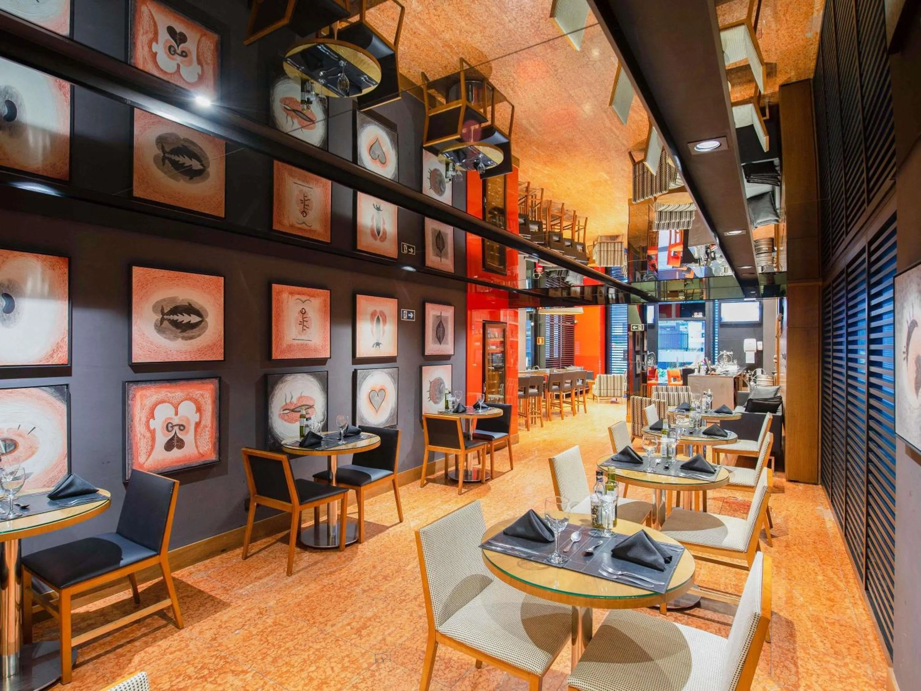 Lounge or bar in Mercure Curitiba Batel