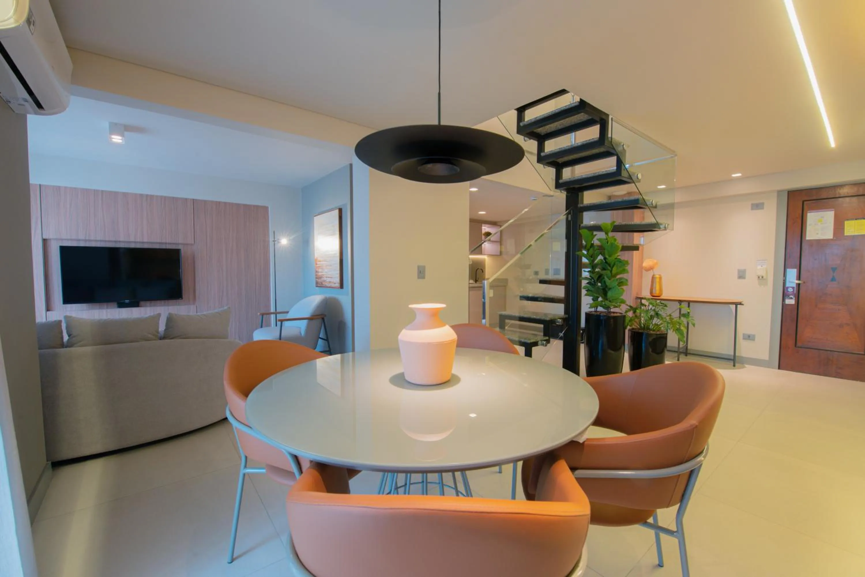 Dining area in Mercure Curitiba Batel