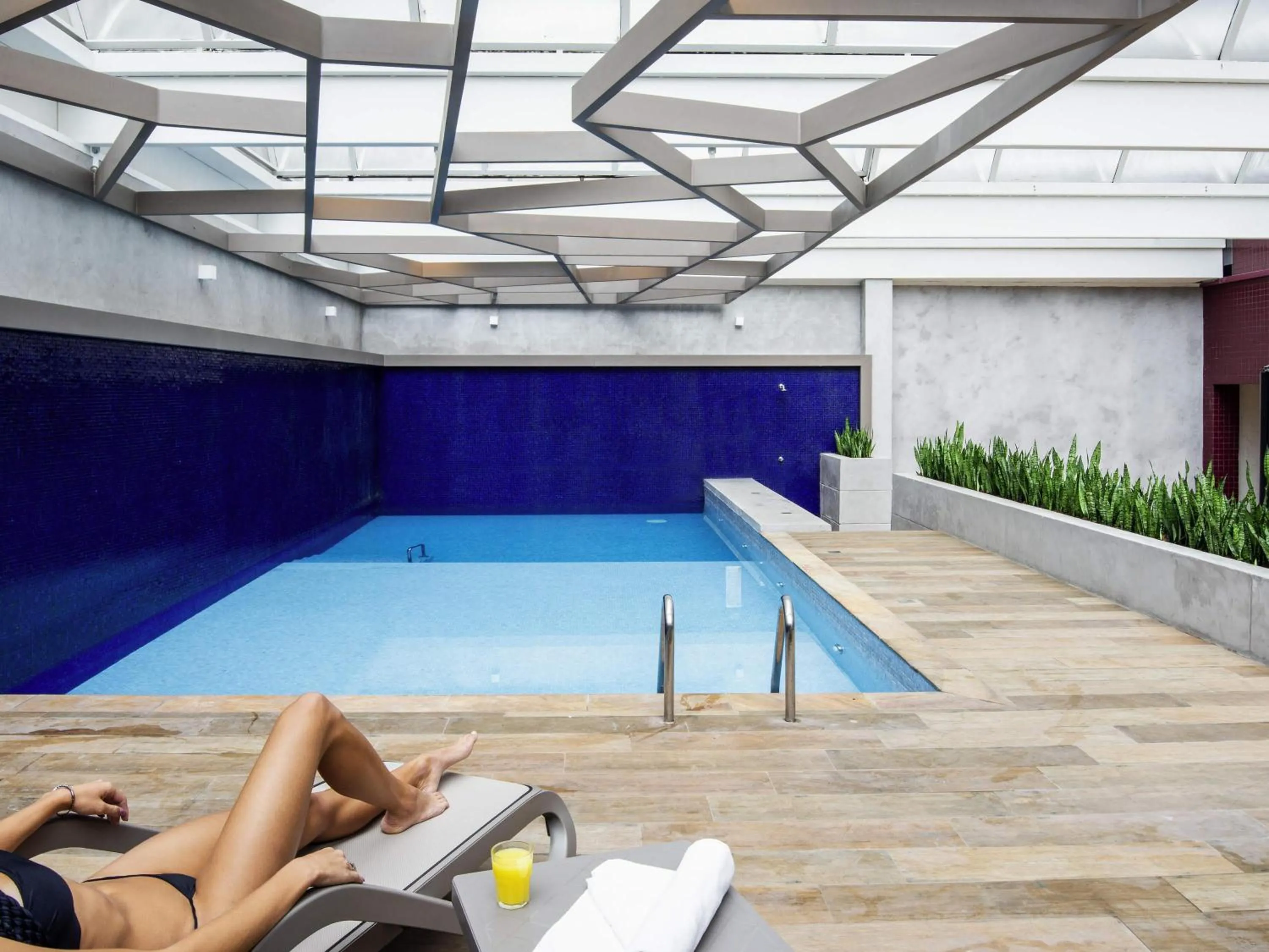 Pool view in Mercure Curitiba Batel